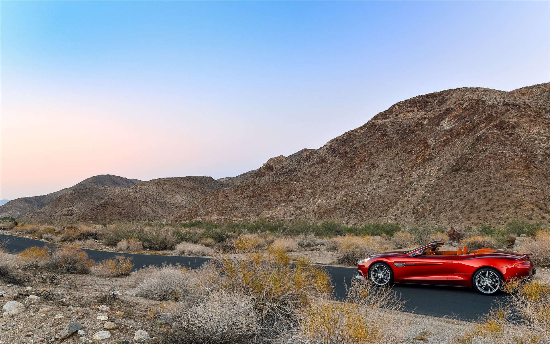 Aston Martin Vanquish Volante 2014