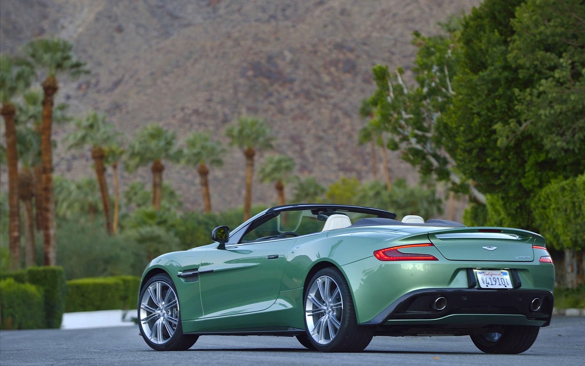 Aston Martin Vanquish Volante 2014