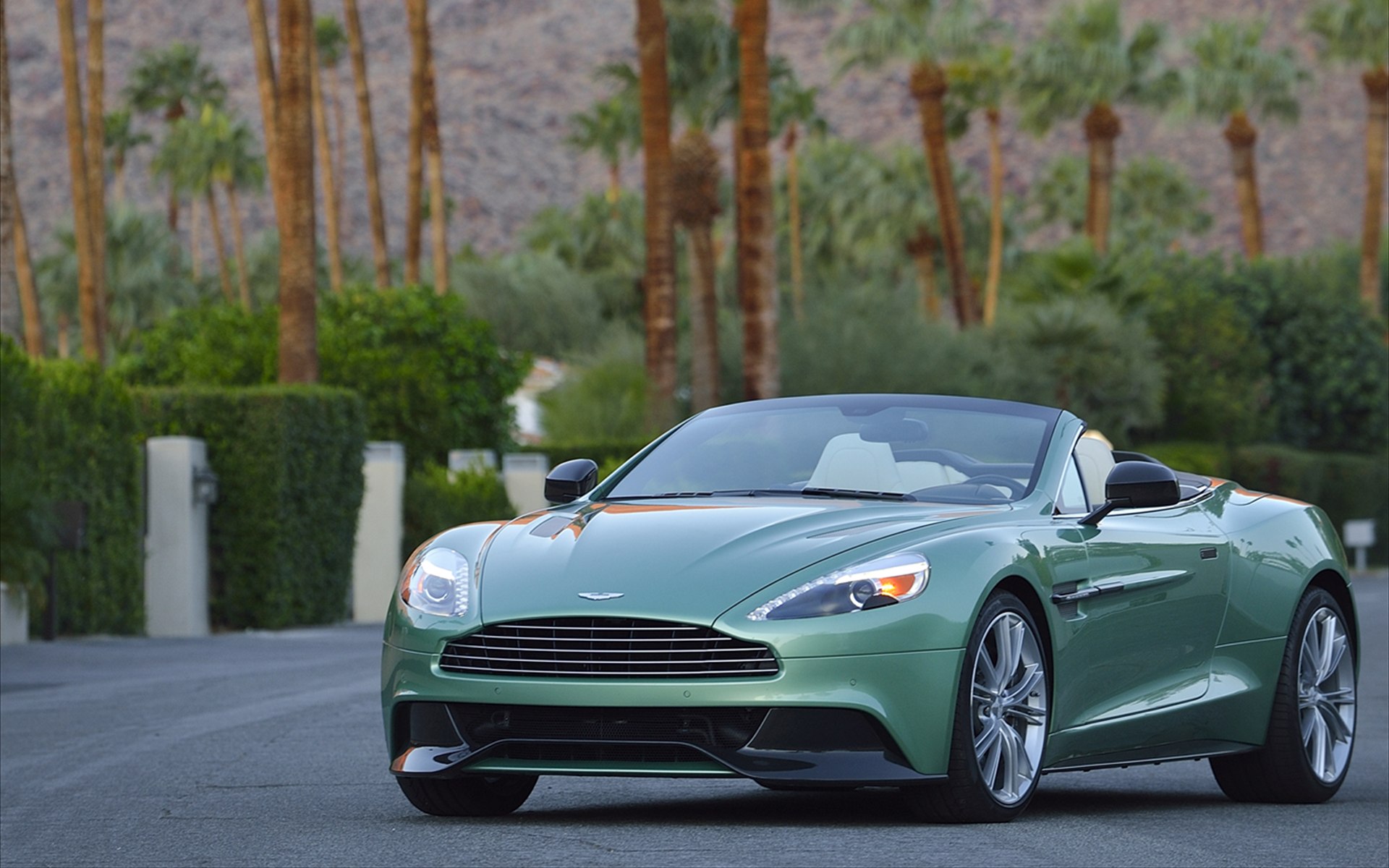 Aston Martin Vanquish Volante 2014