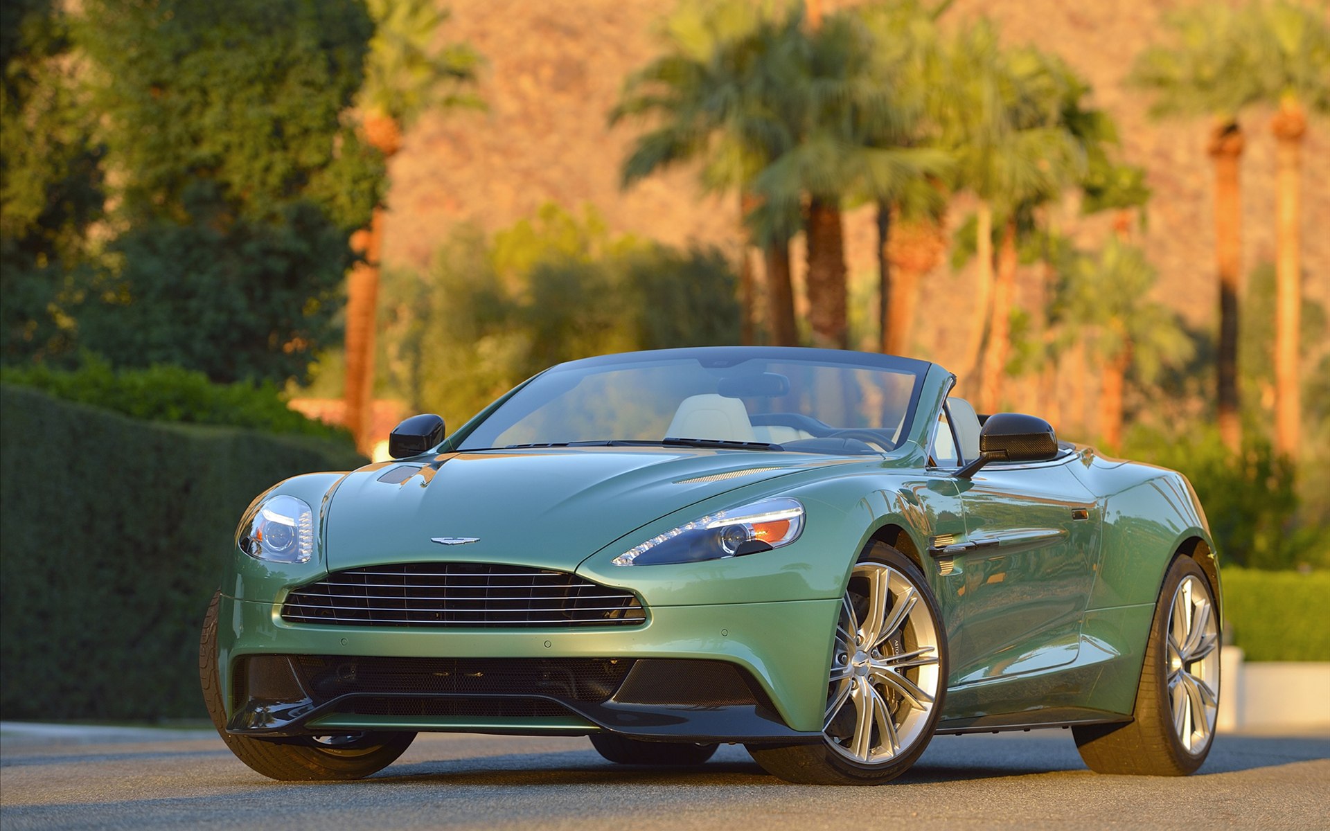 Aston Martin Vanquish Volante 2014