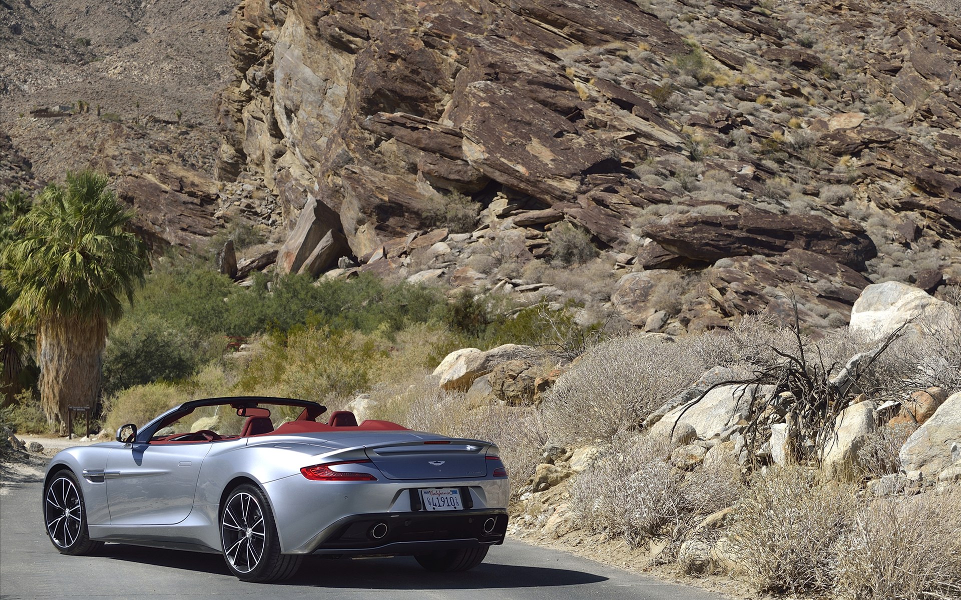 Aston Martin Vanquish Volante 2014