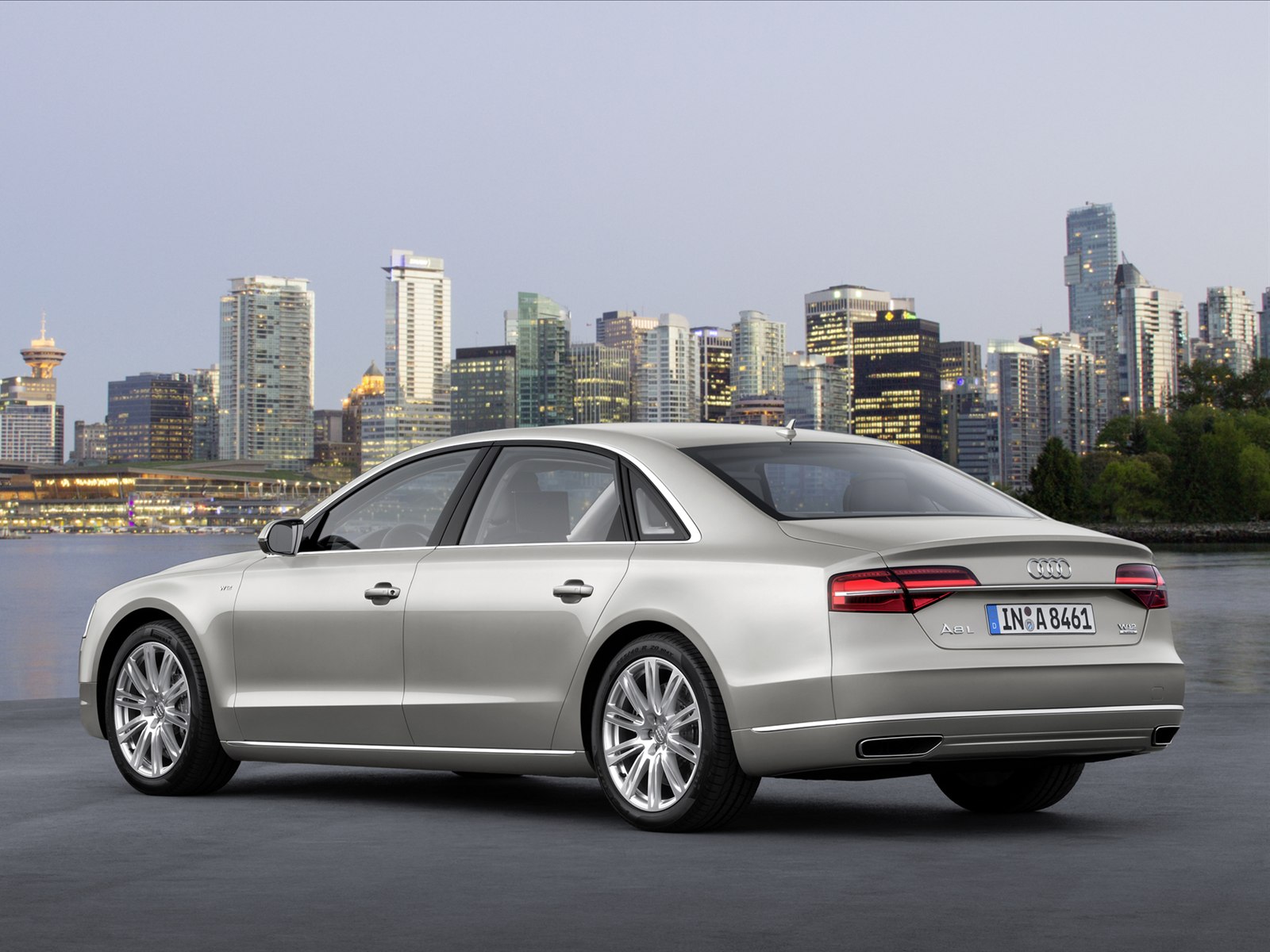 Audi A8L 2014