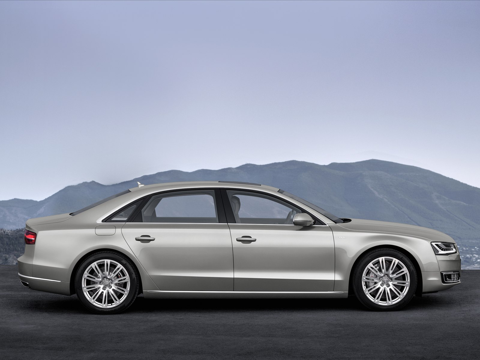 Audi A8L 2014