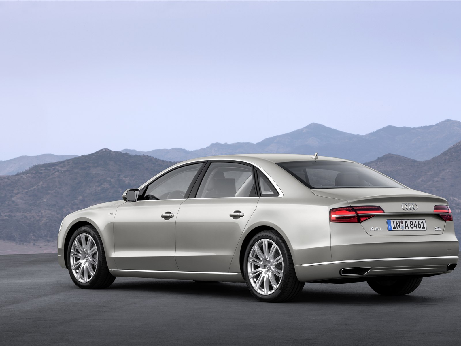 Audi A8L 2014