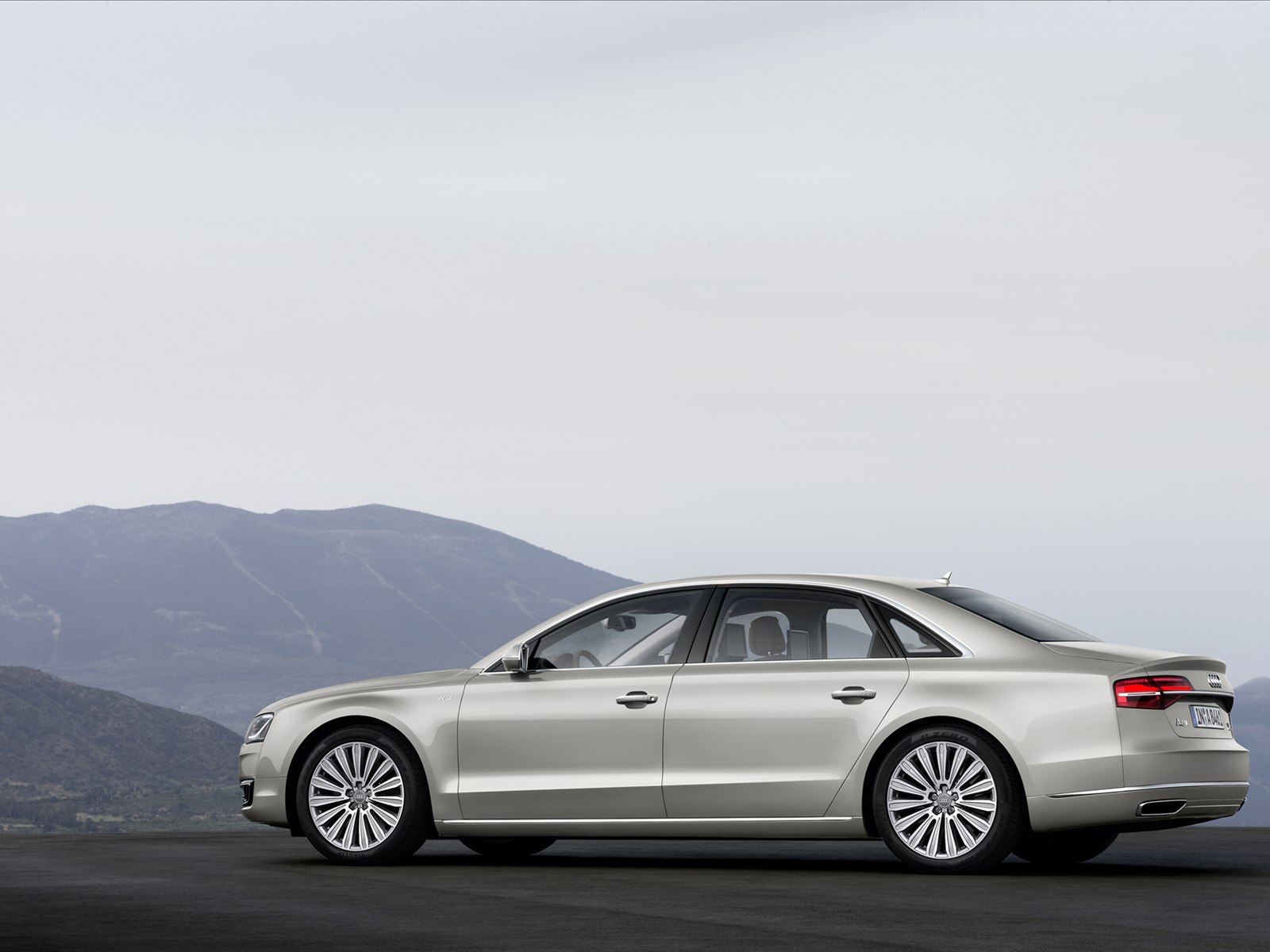Audi A8L 2014