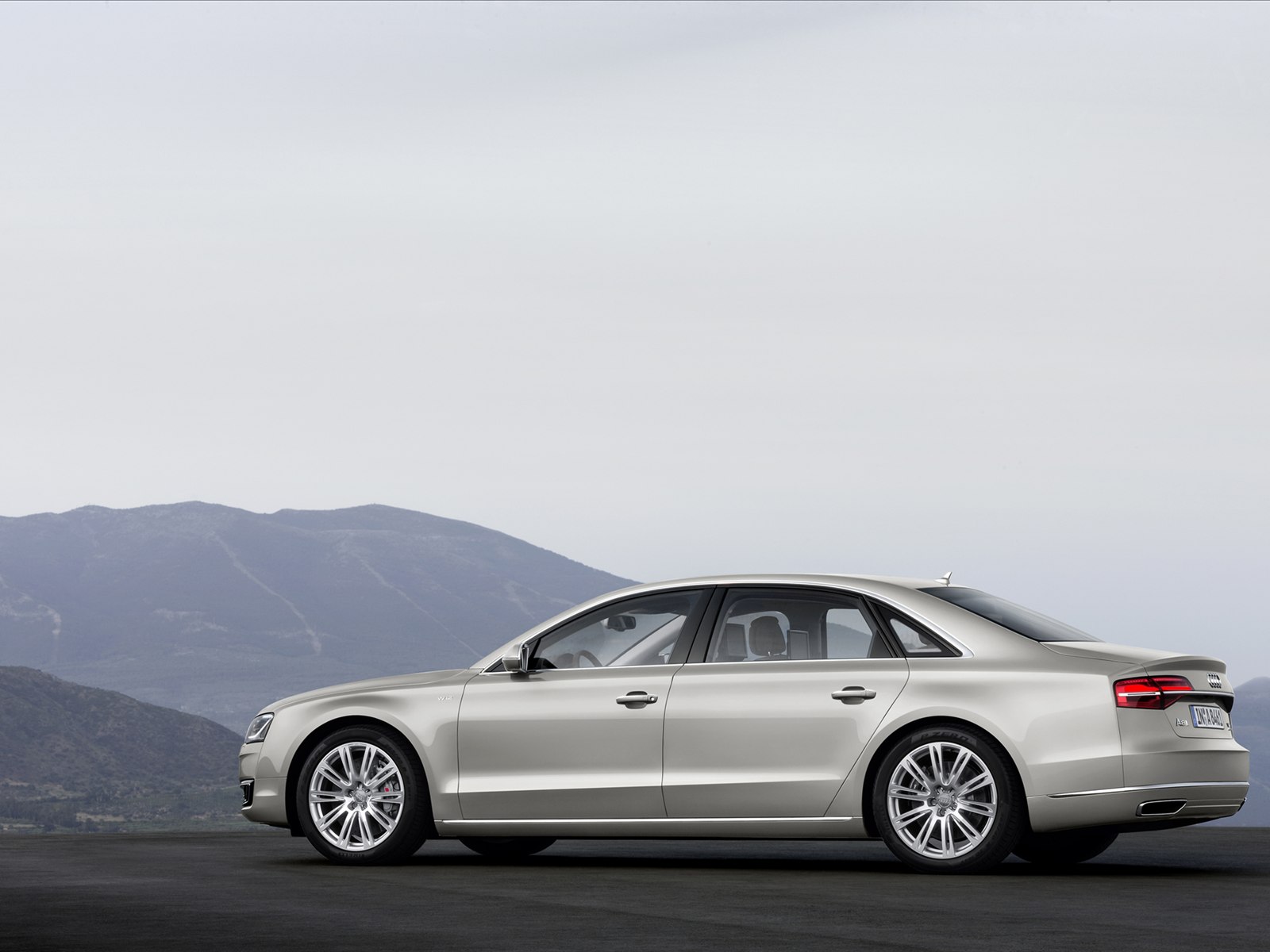 Audi A8L 2014