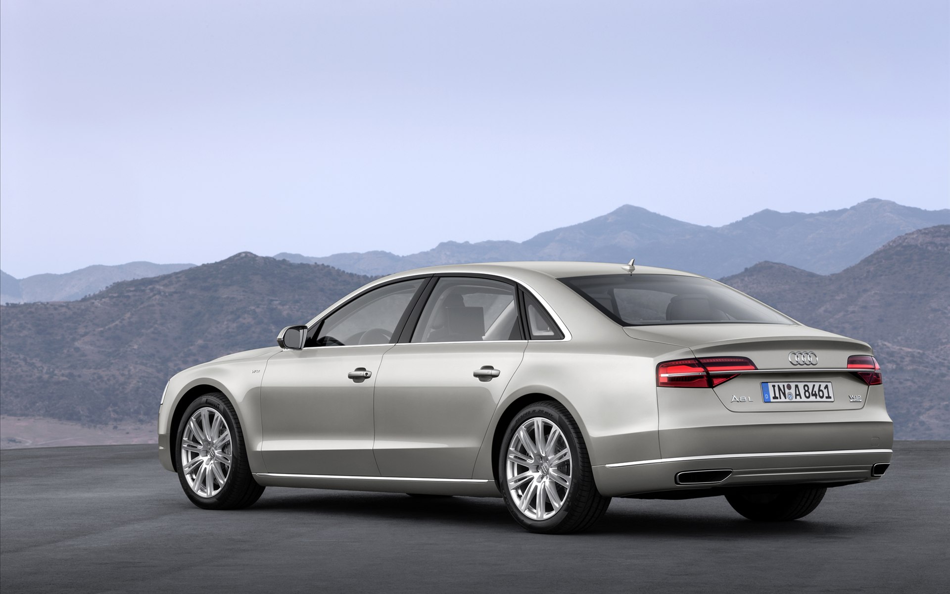 Audi A8L 2014