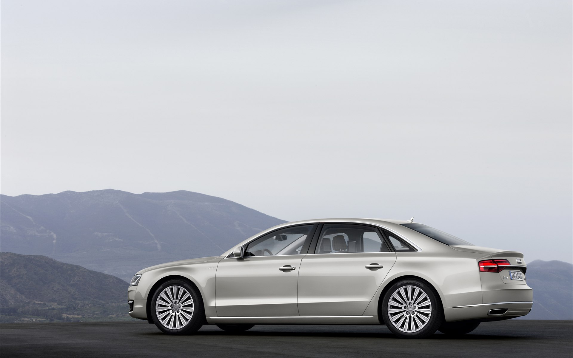 Audi A8L 2014