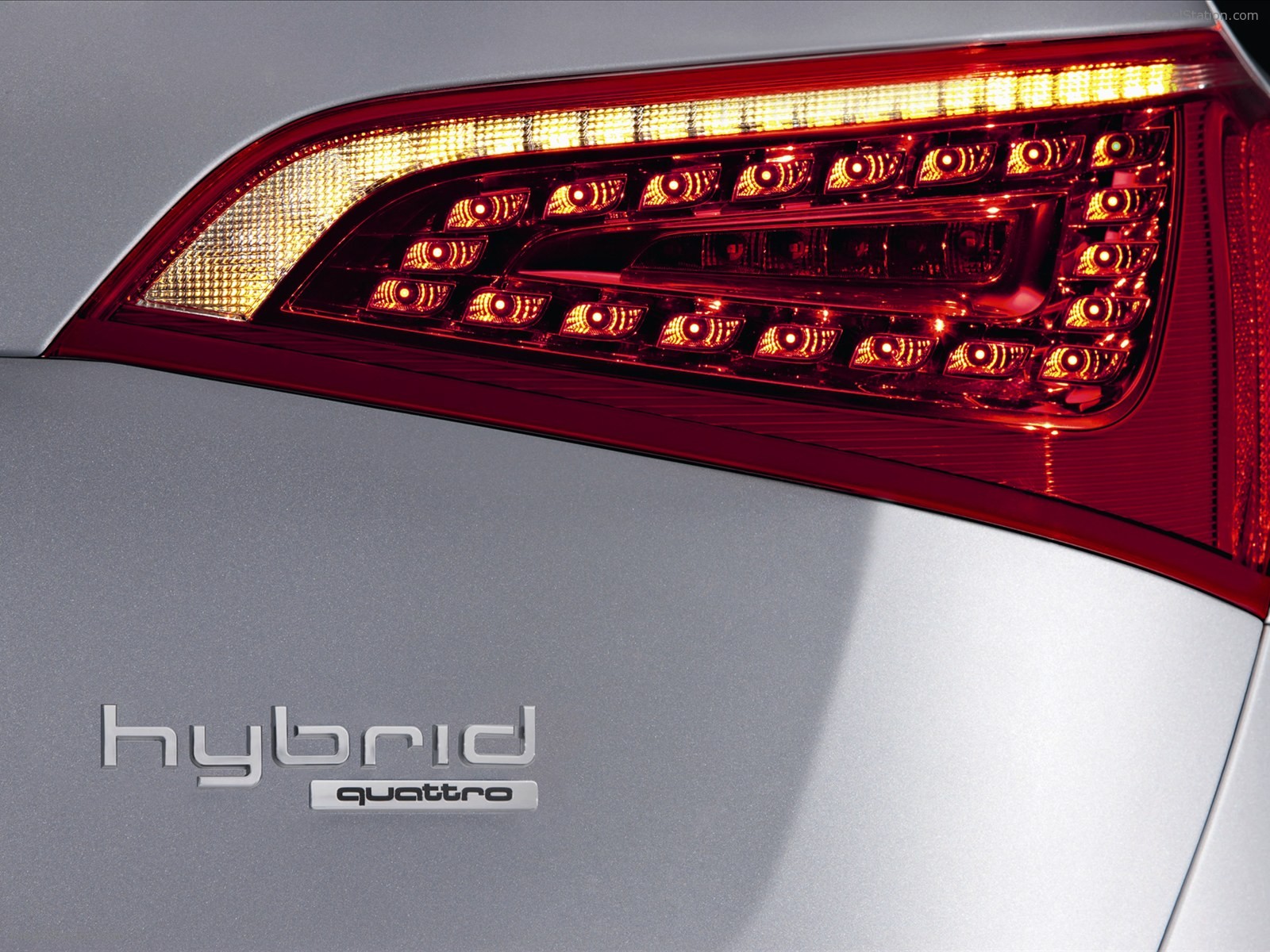 Audi Q5 Hybrid Quattro 2012
