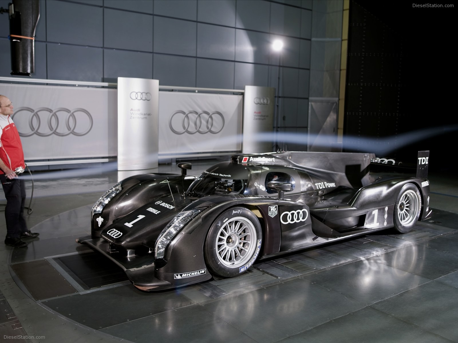 Audi R18 LMP1 Sports Car 2011
