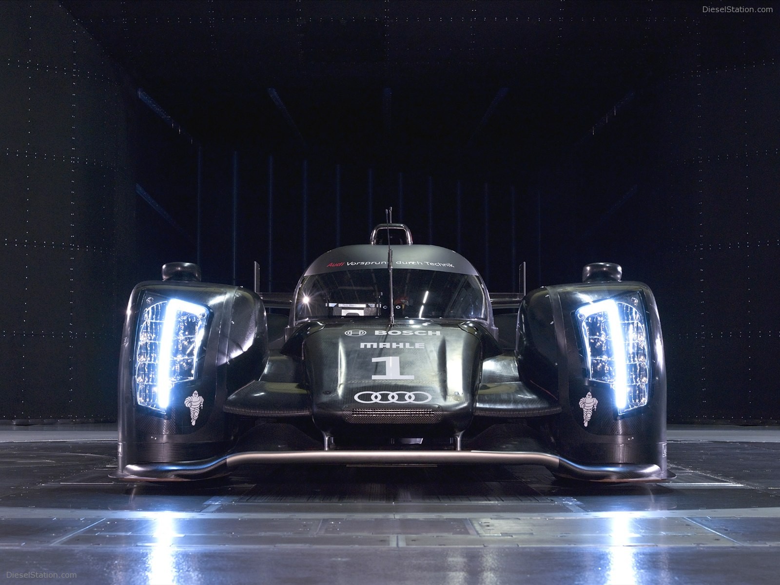 Audi R18 LMP1 Sports Car 2011