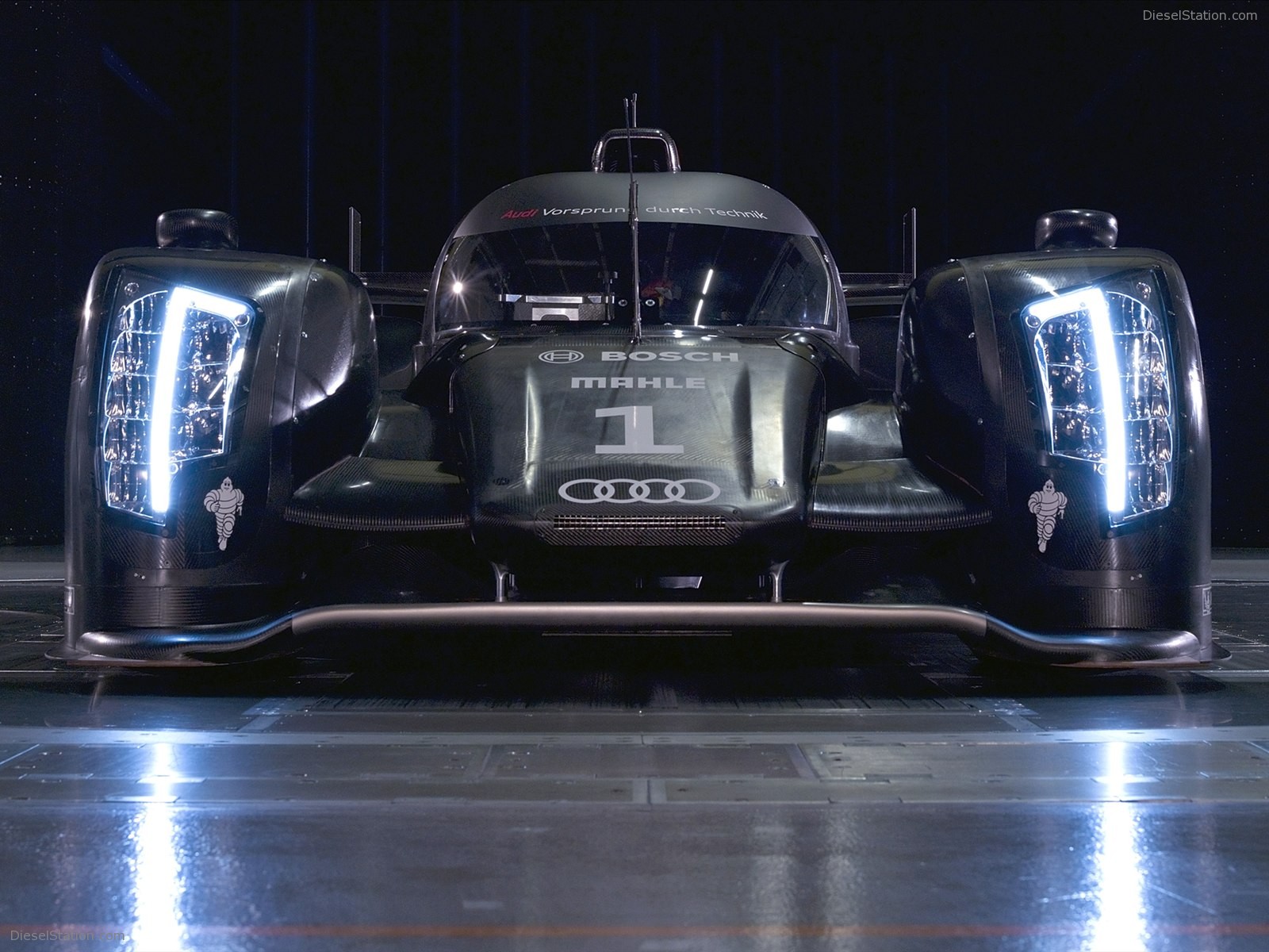 Audi R18 LMP1 Sports Car 2011