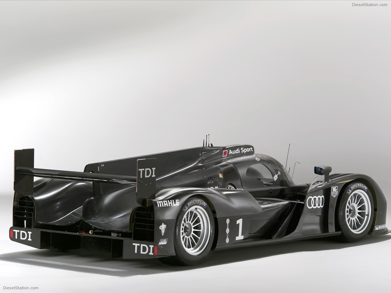 Audi R18 LMP1 Sports Car 2011