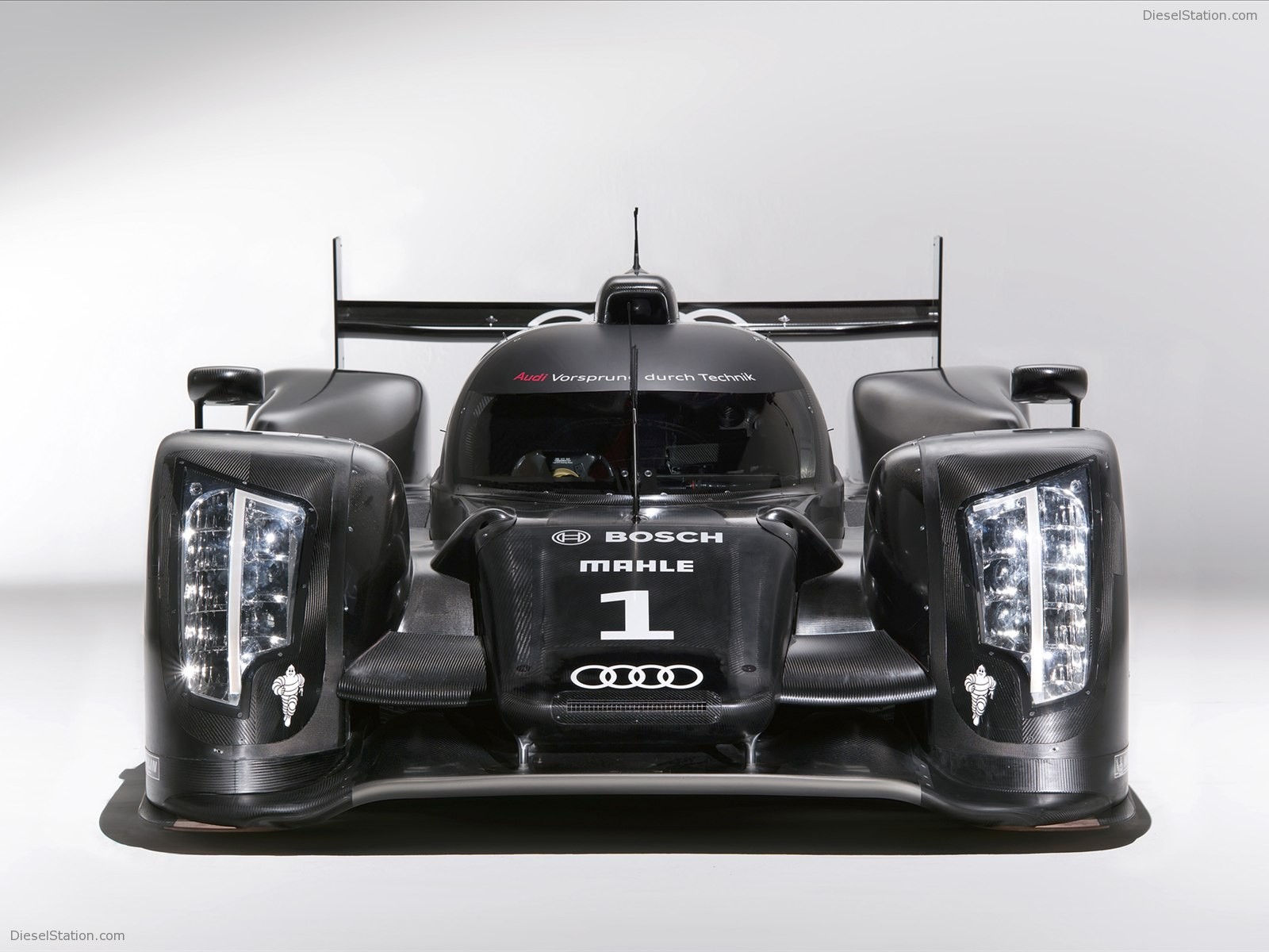 Audi R18 LMP1 Sports Car 2011