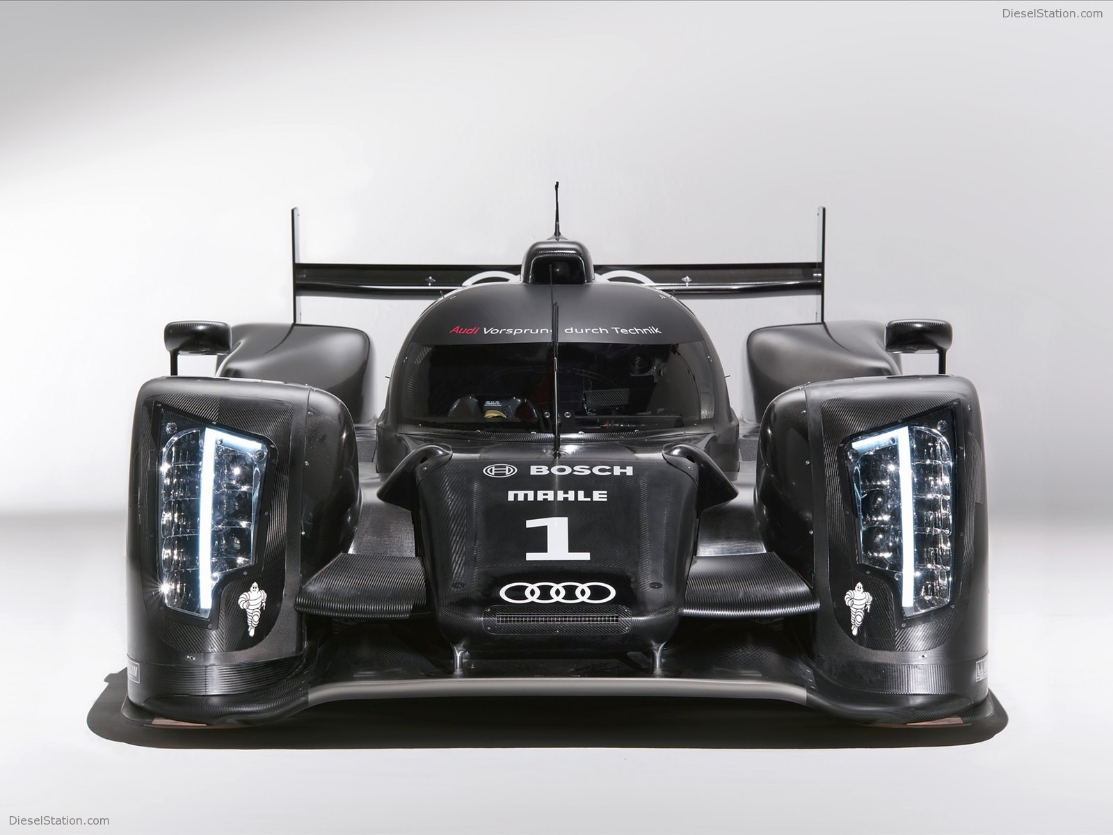 Audi R18 LMP1 Sports Car 2011