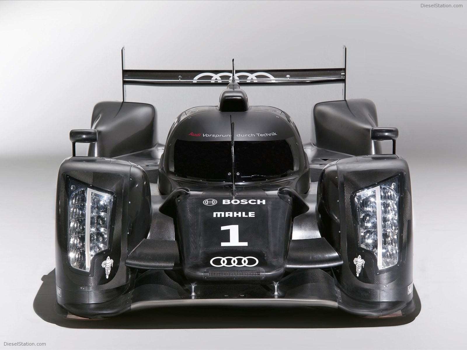 Audi R18 LMP1 Sports Car 2011