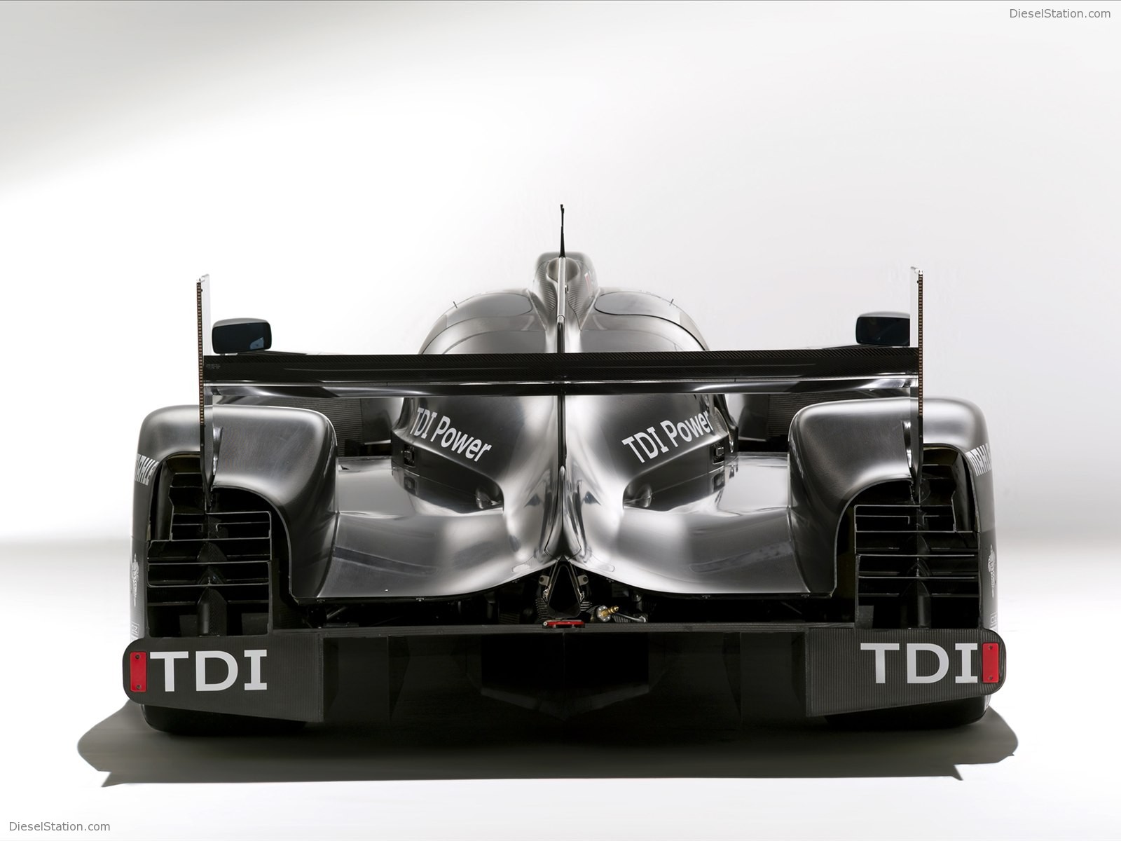 Audi R18 LMP1 Sports Car 2011