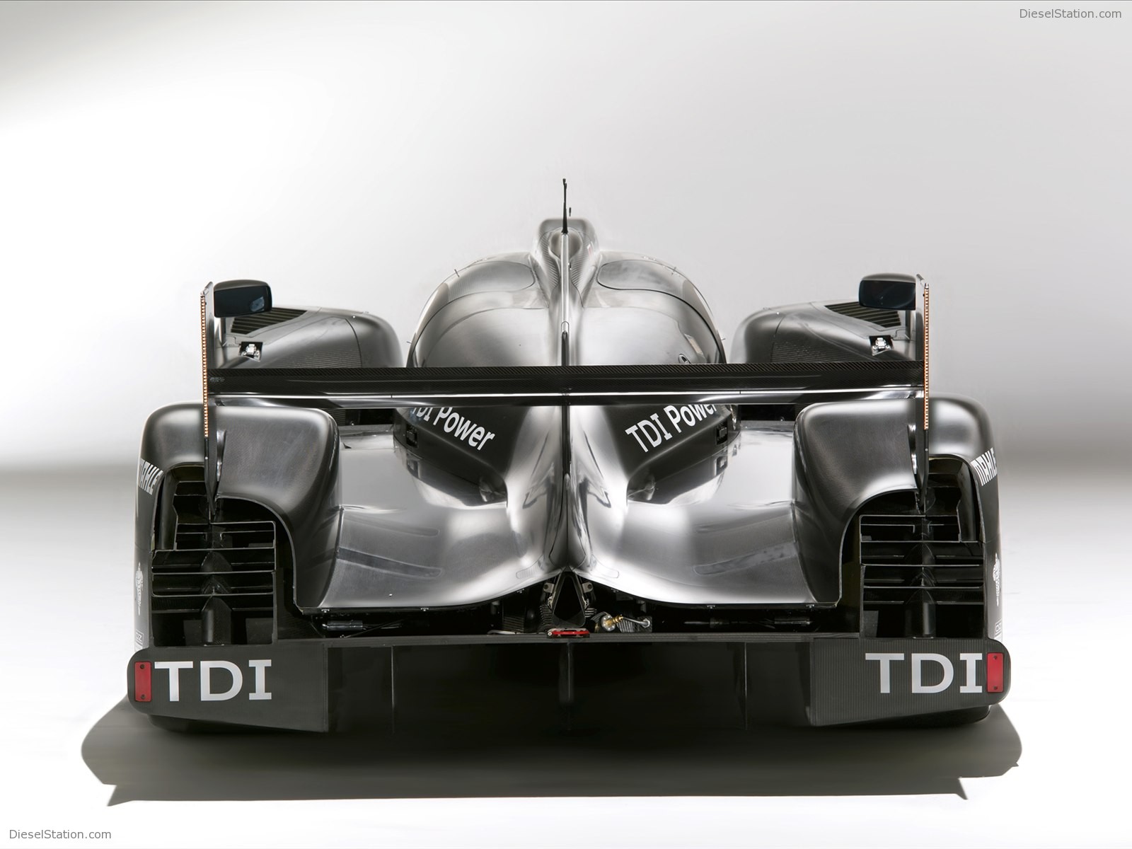 Audi R18 LMP1 Sports Car 2011