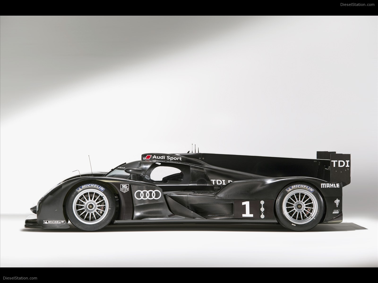 Audi R18 LMP1 Sports Car 2011