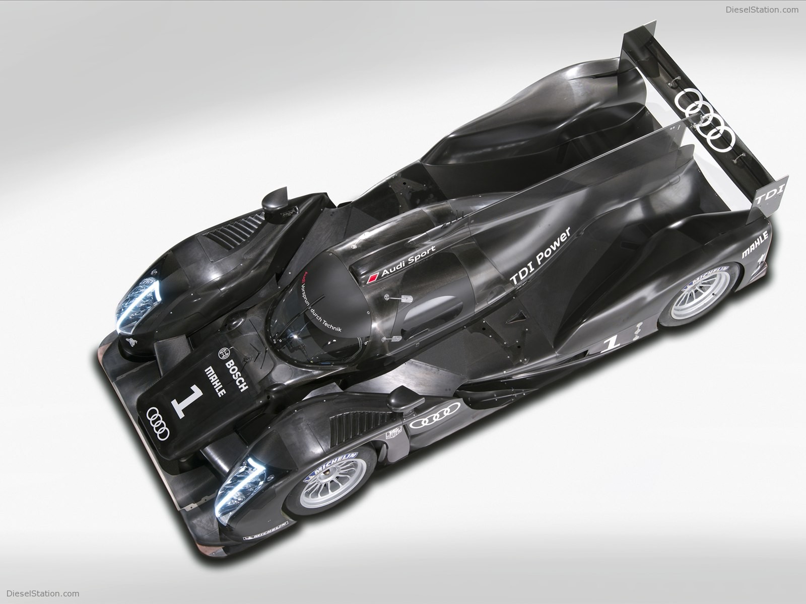Audi R18 LMP1 Sports Car 2011