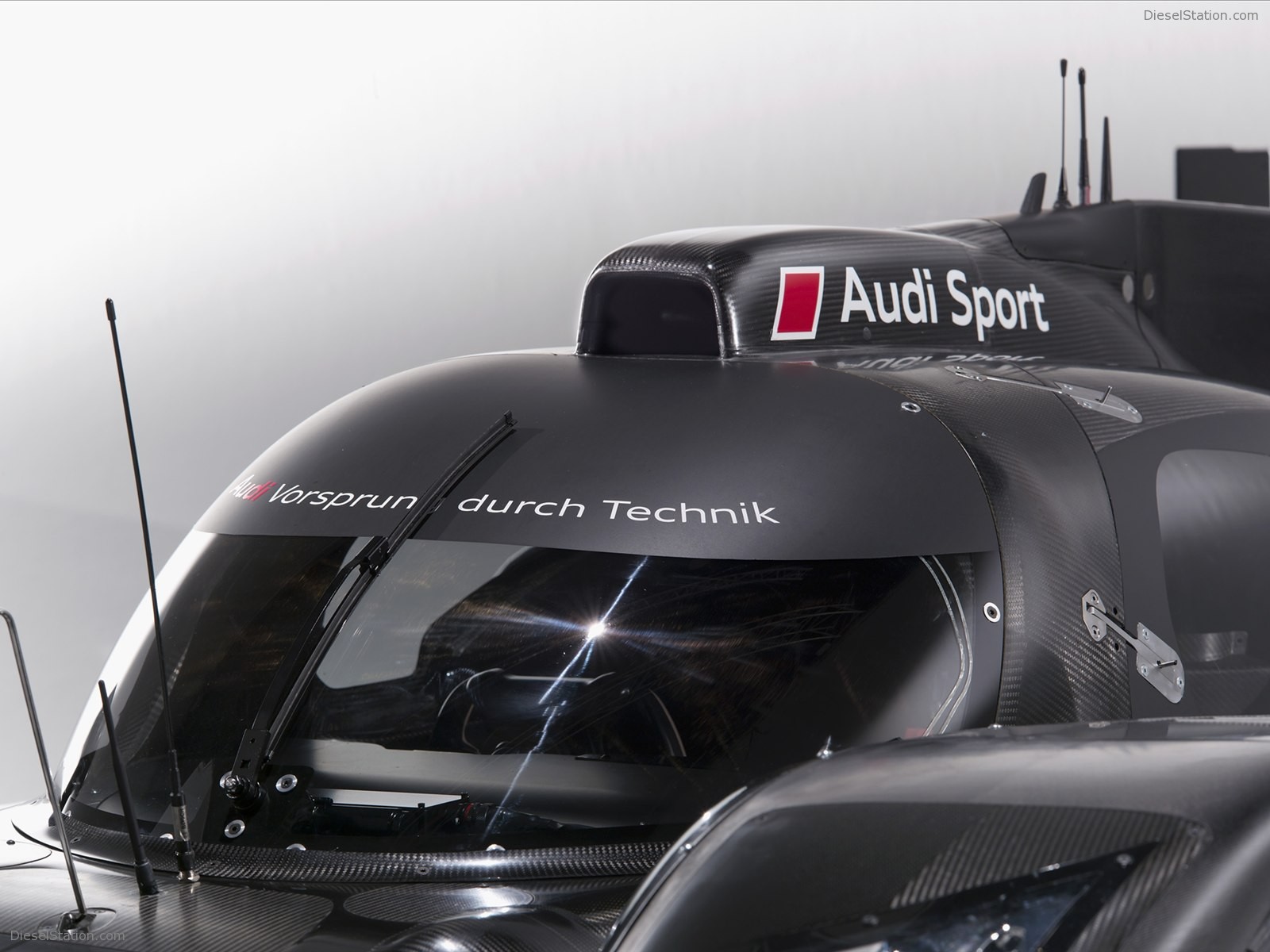 Audi R18 LMP1 Sports Car 2011