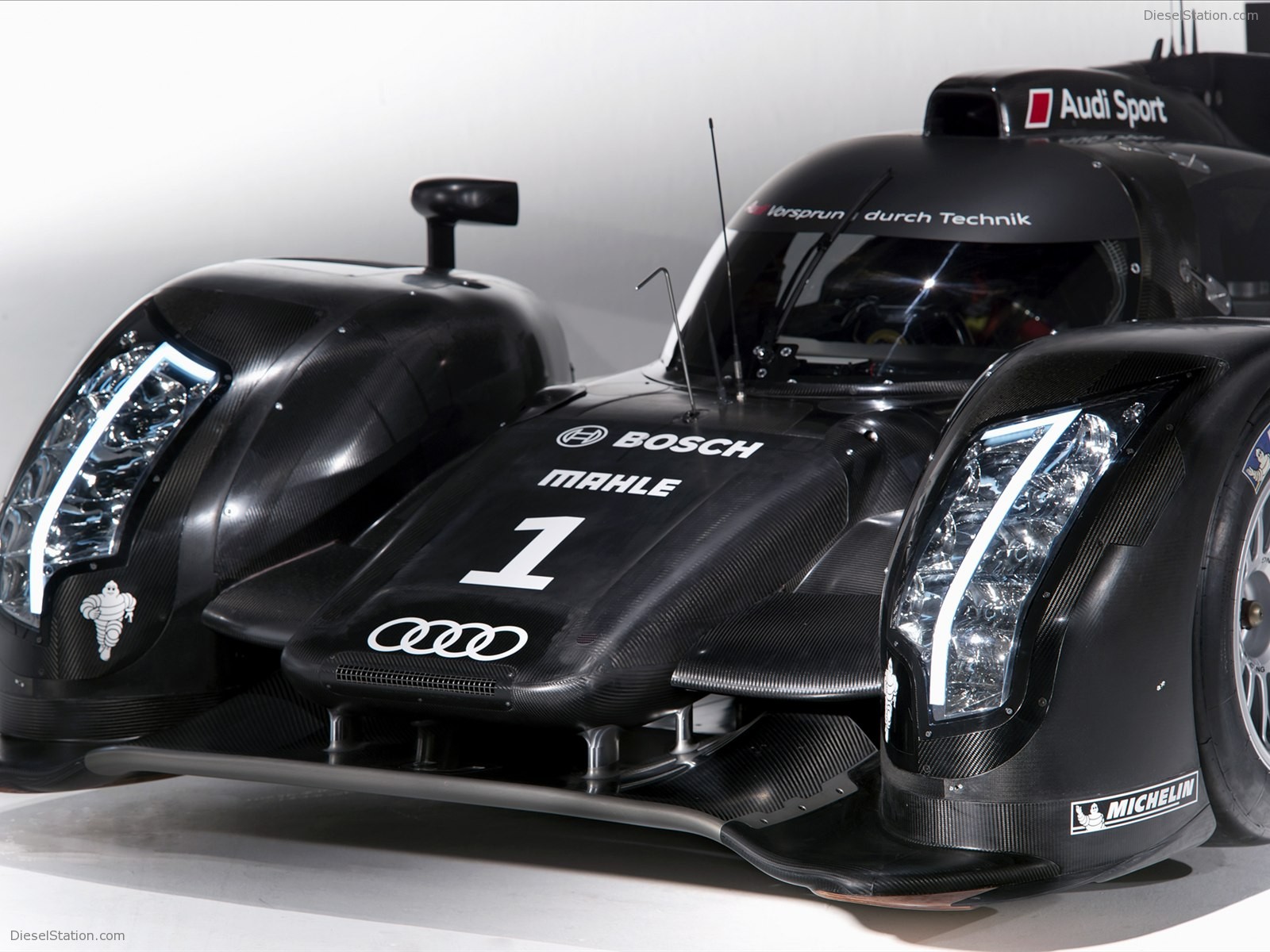 Audi R18 LMP1 Sports Car 2011