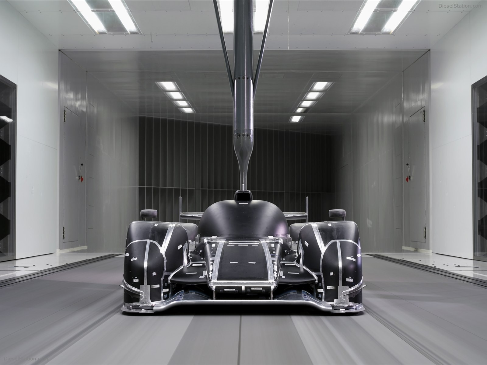 Audi R18 LMP1 Sports Car 2011