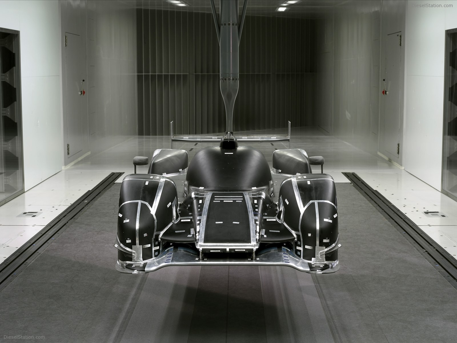 Audi R18 LMP1 Sports Car 2011