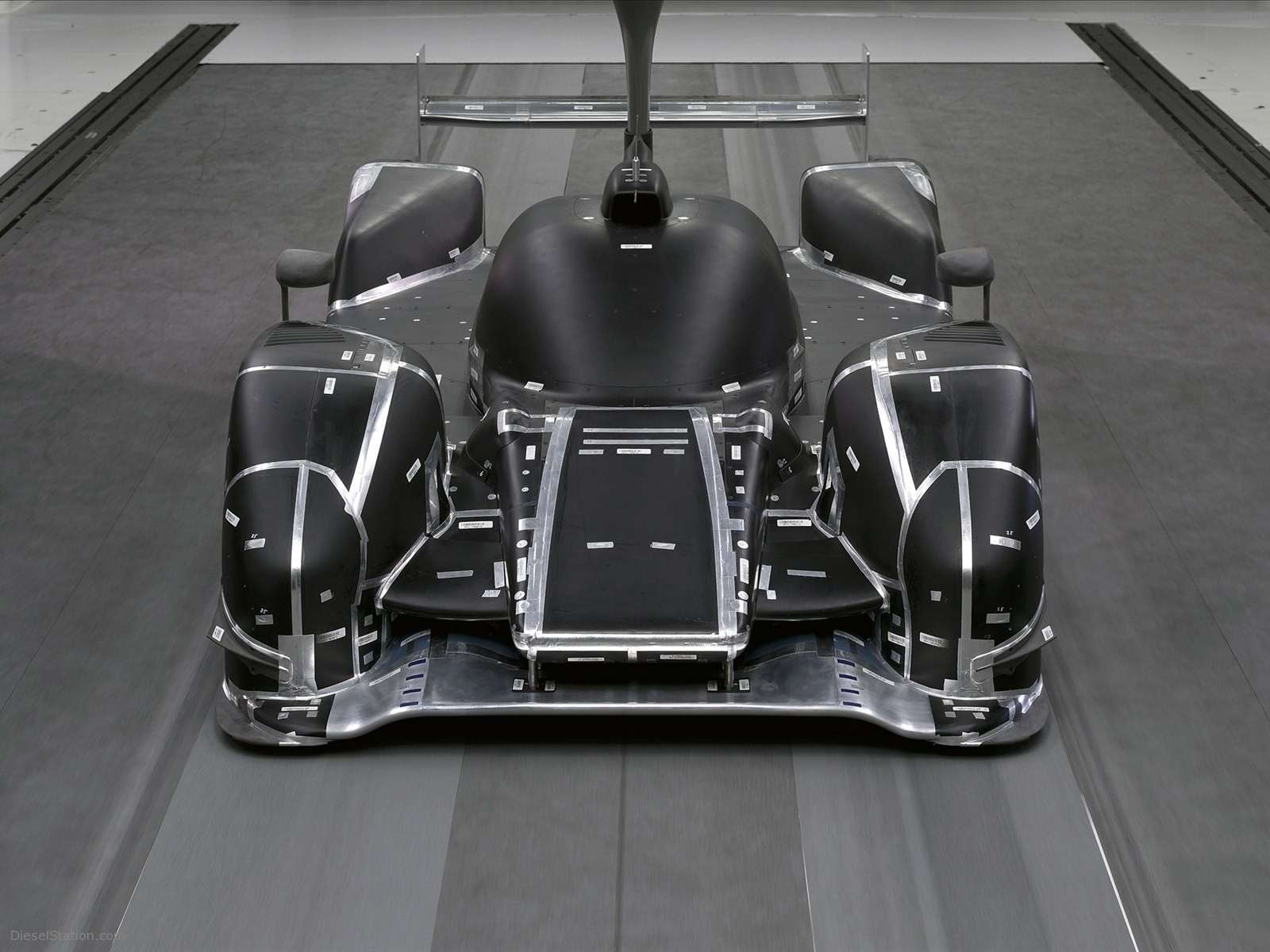 Audi R18 LMP1 Sports Car 2011