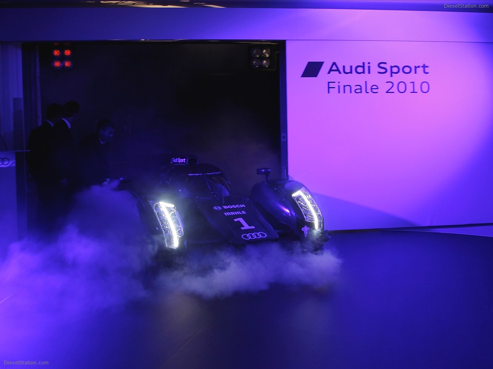 Audi R18 LMP1 Sports Car 2011