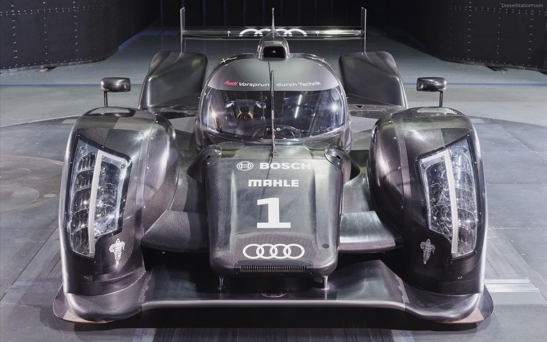 Audi R18 LMP1 Sports Car 2011