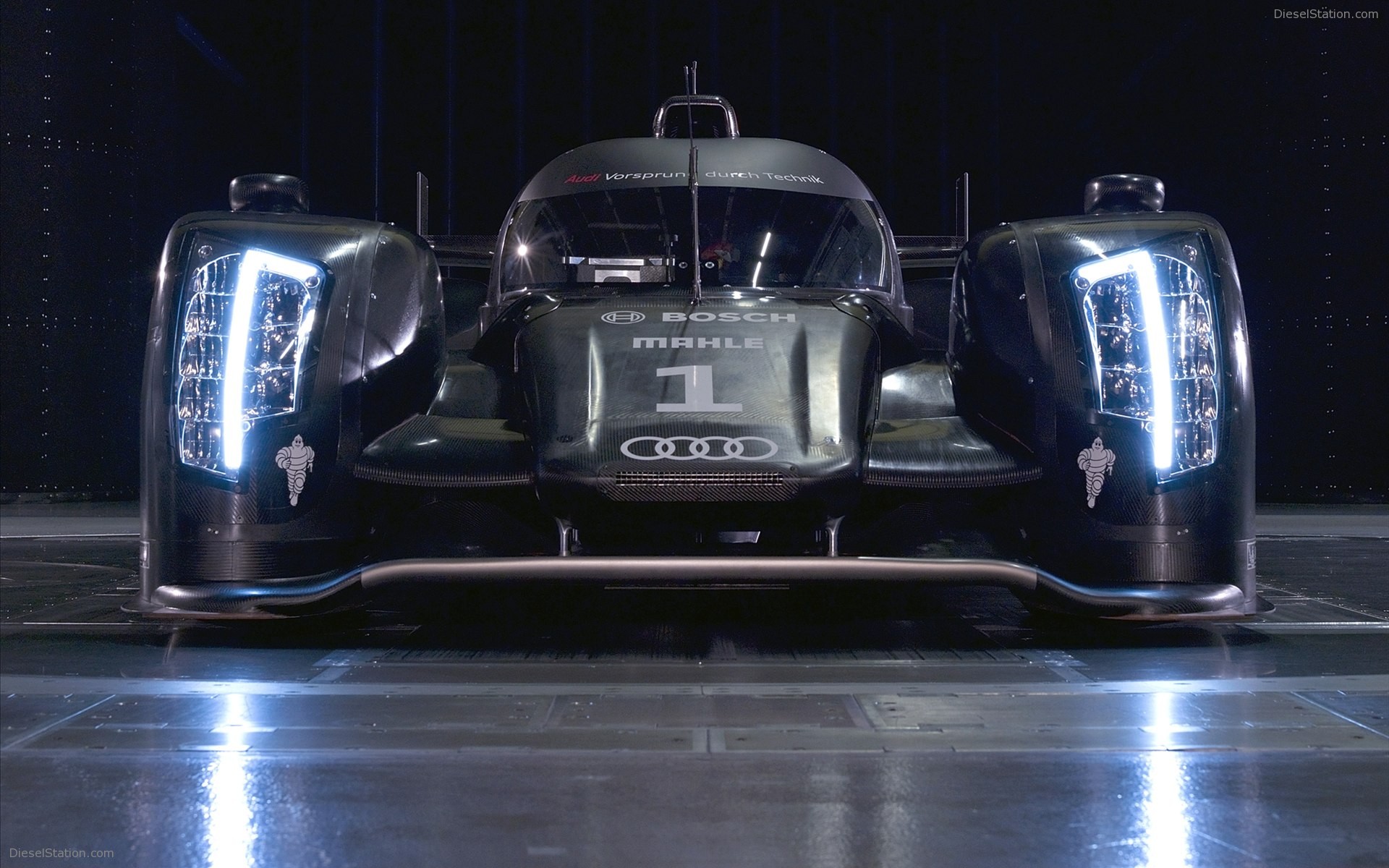Audi R18 LMP1 Sports Car 2011