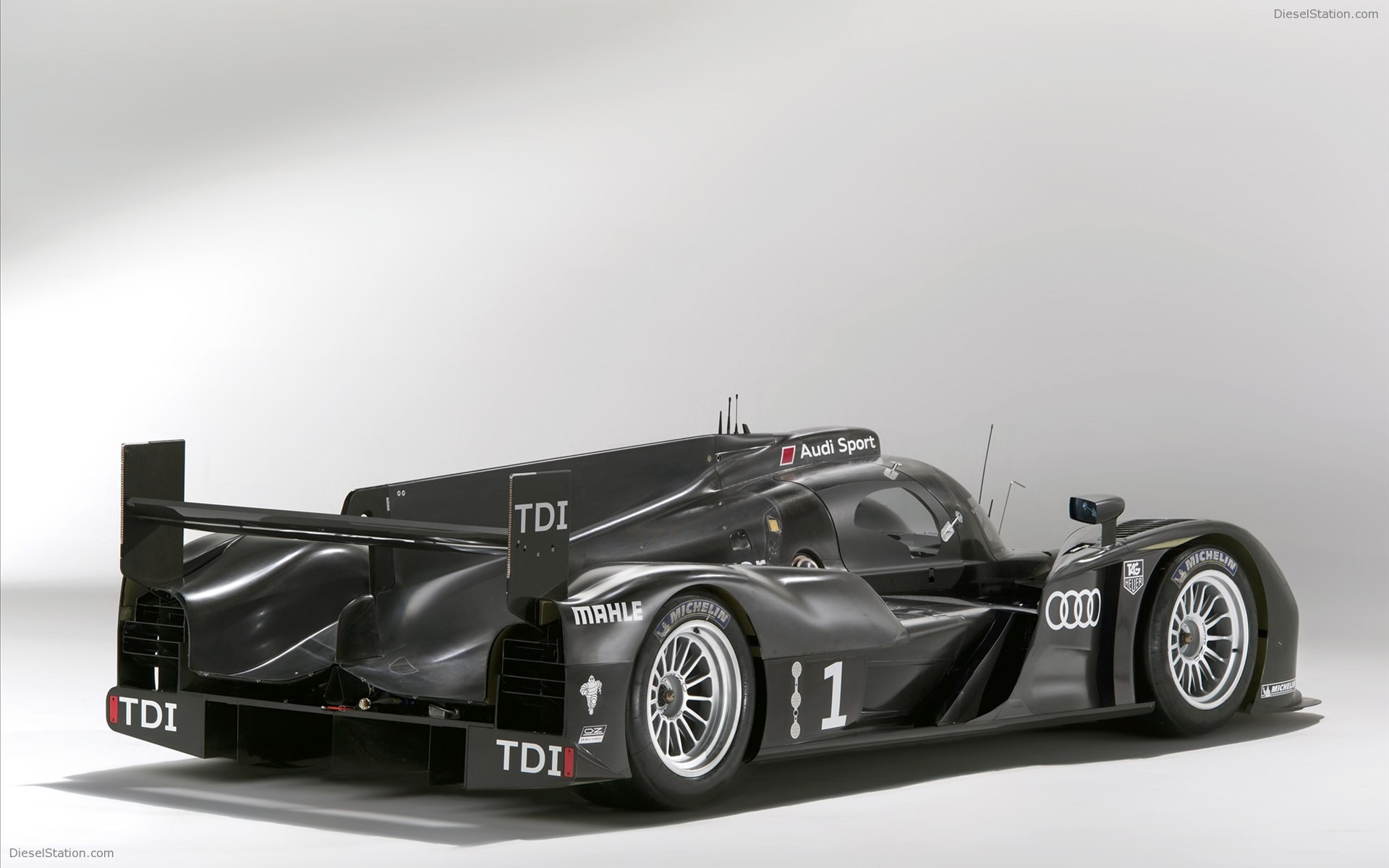 Audi R18 LMP1 Sports Car 2011
