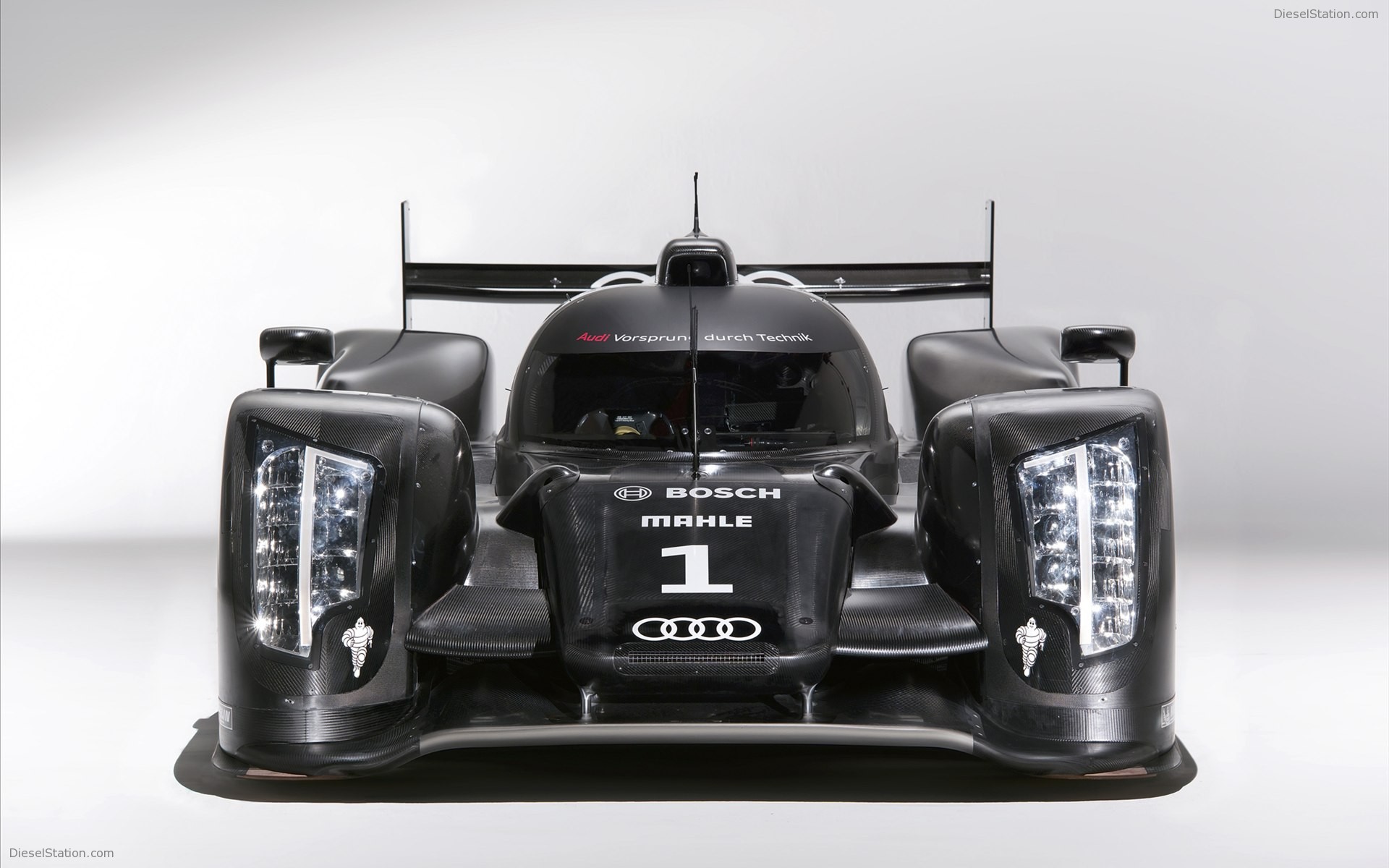 Audi R18 LMP1 Sports Car 2011