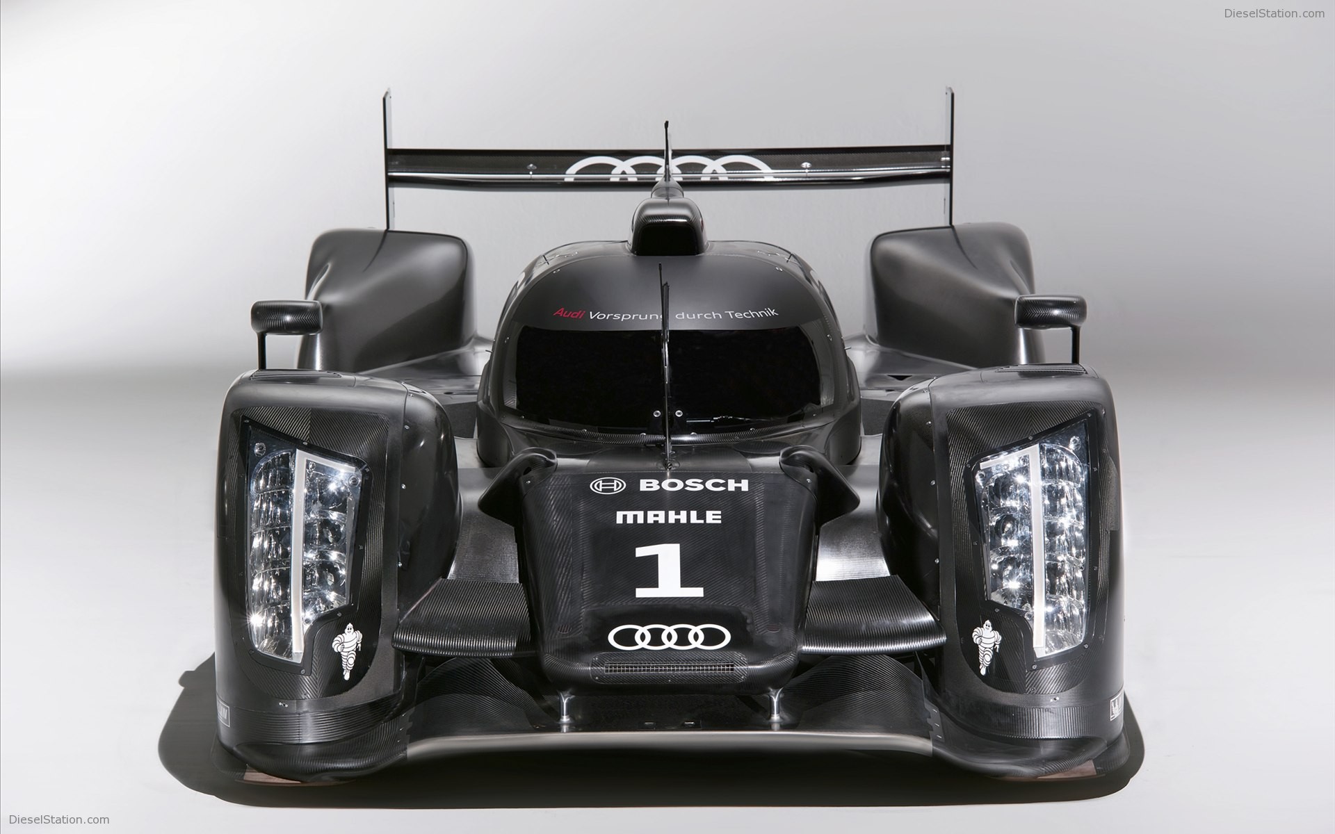 Audi R18 LMP1 Sports Car 2011