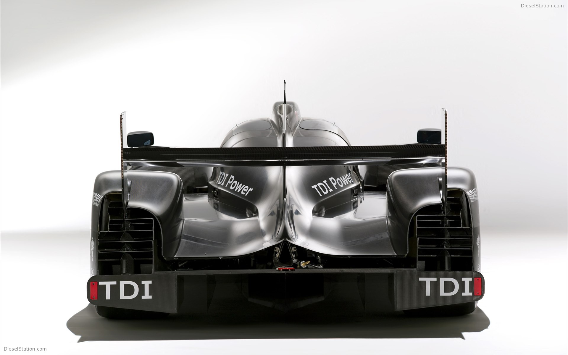 Audi R18 LMP1 Sports Car 2011