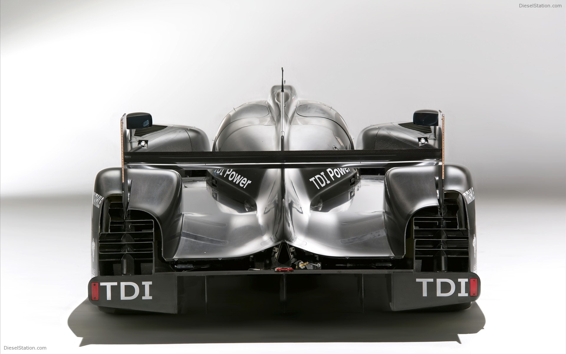 Audi R18 LMP1 Sports Car 2011