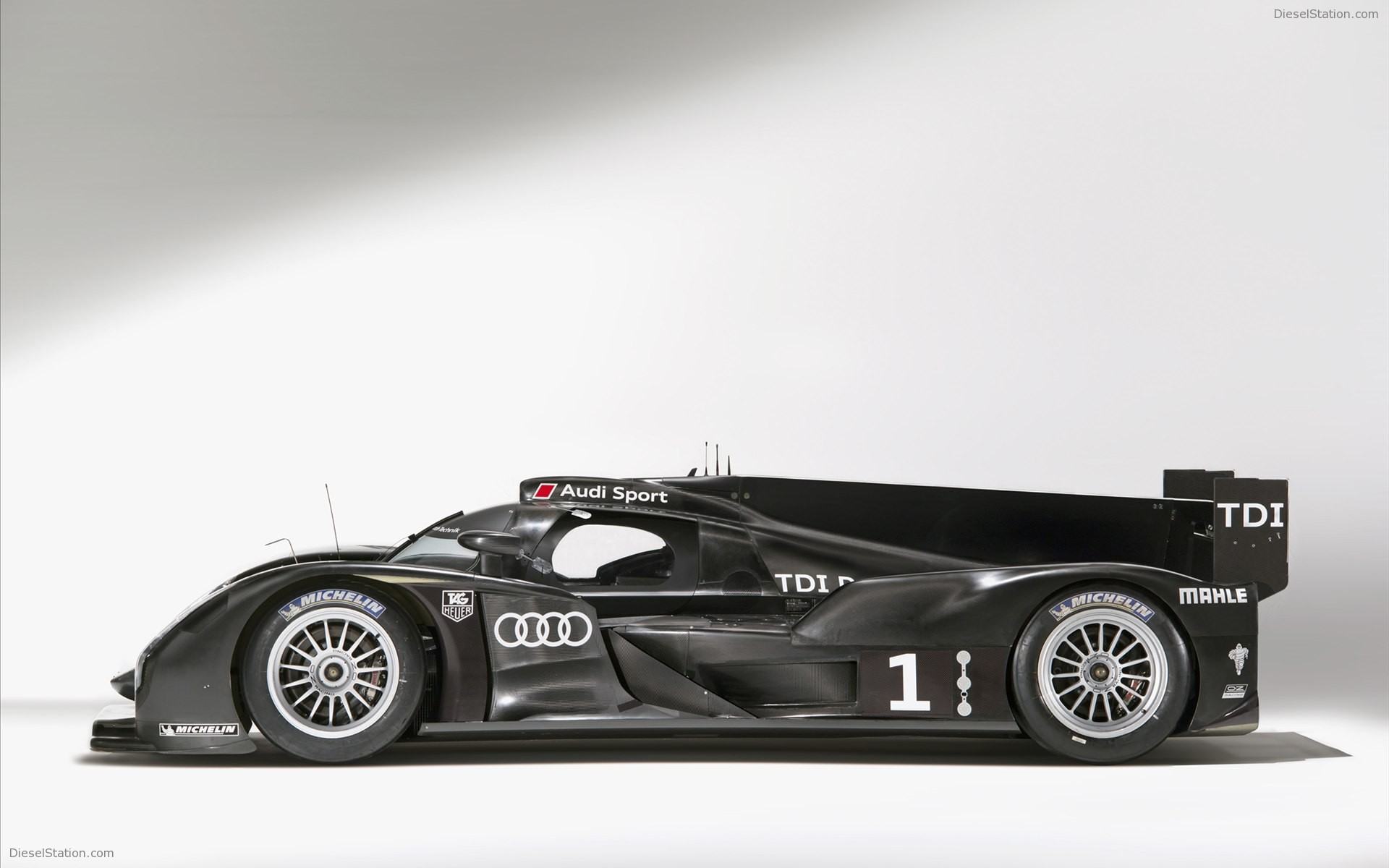 Audi R18 LMP1 Sports Car 2011