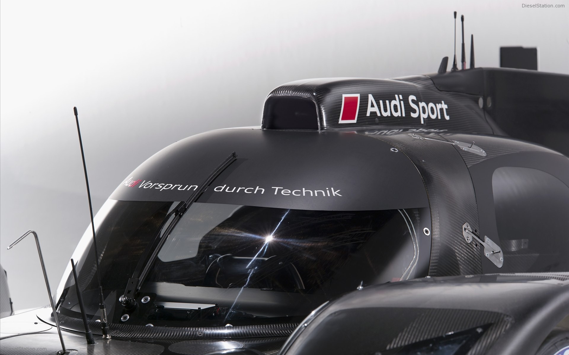Audi R18 LMP1 Sports Car 2011