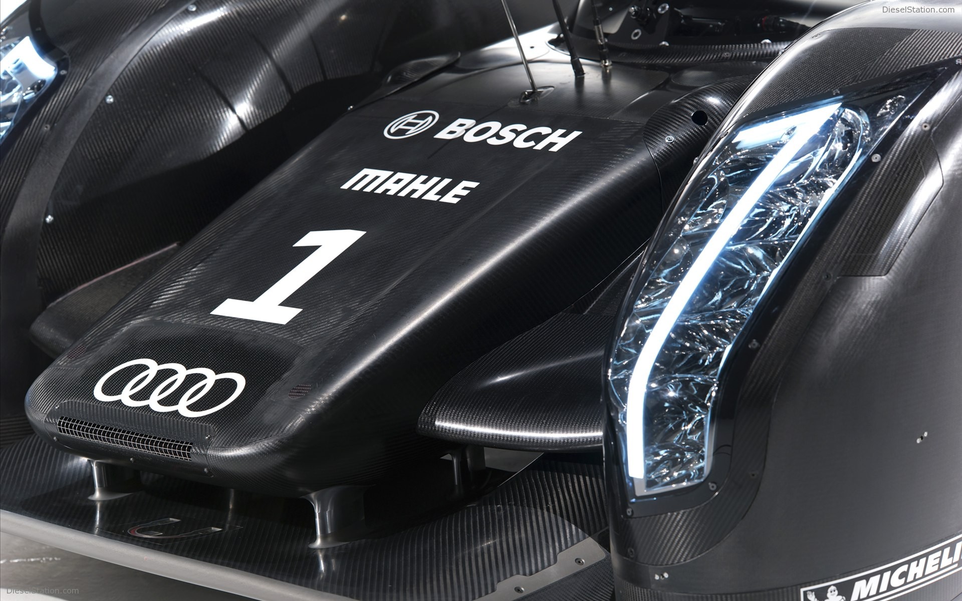 Audi R18 LMP1 Sports Car 2011