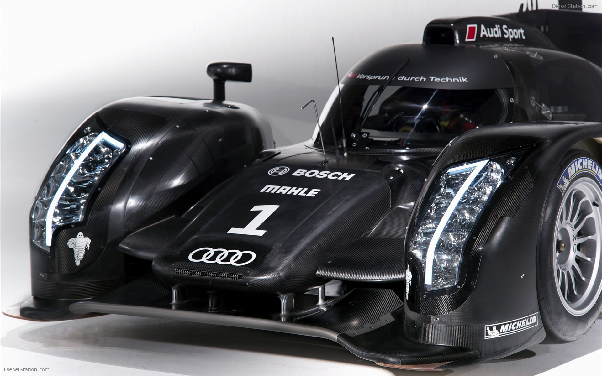 Audi R18 LMP1 Sports Car 2011
