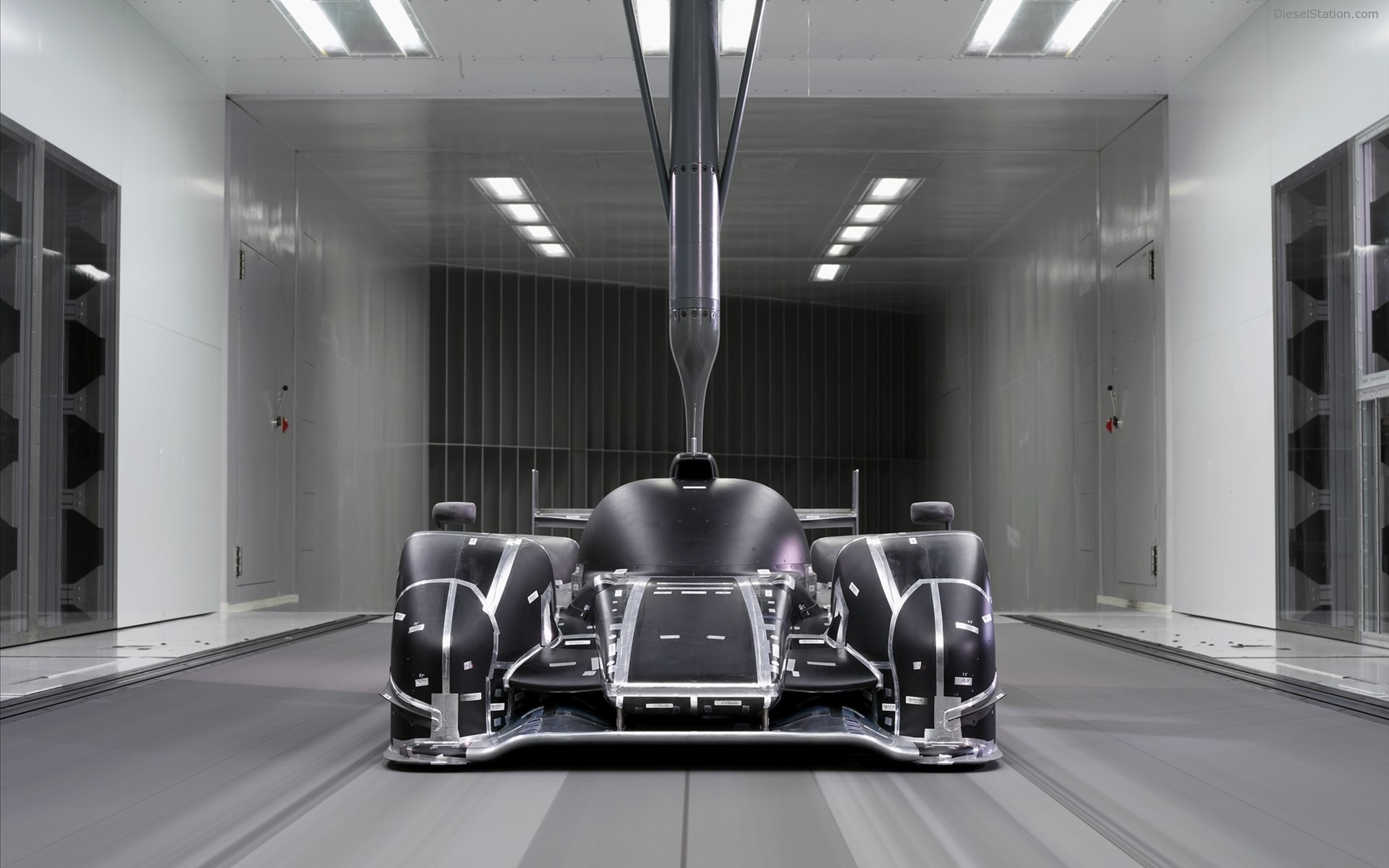 Audi R18 LMP1 Sports Car 2011