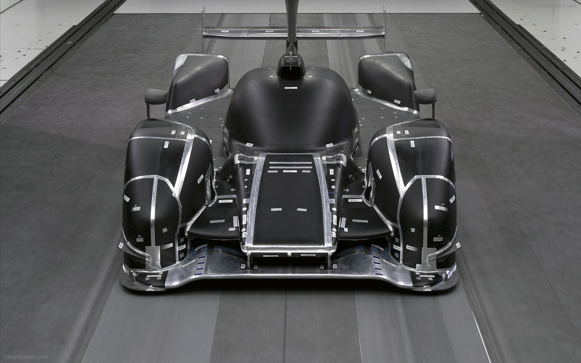 Audi R18 LMP1 Sports Car 2011