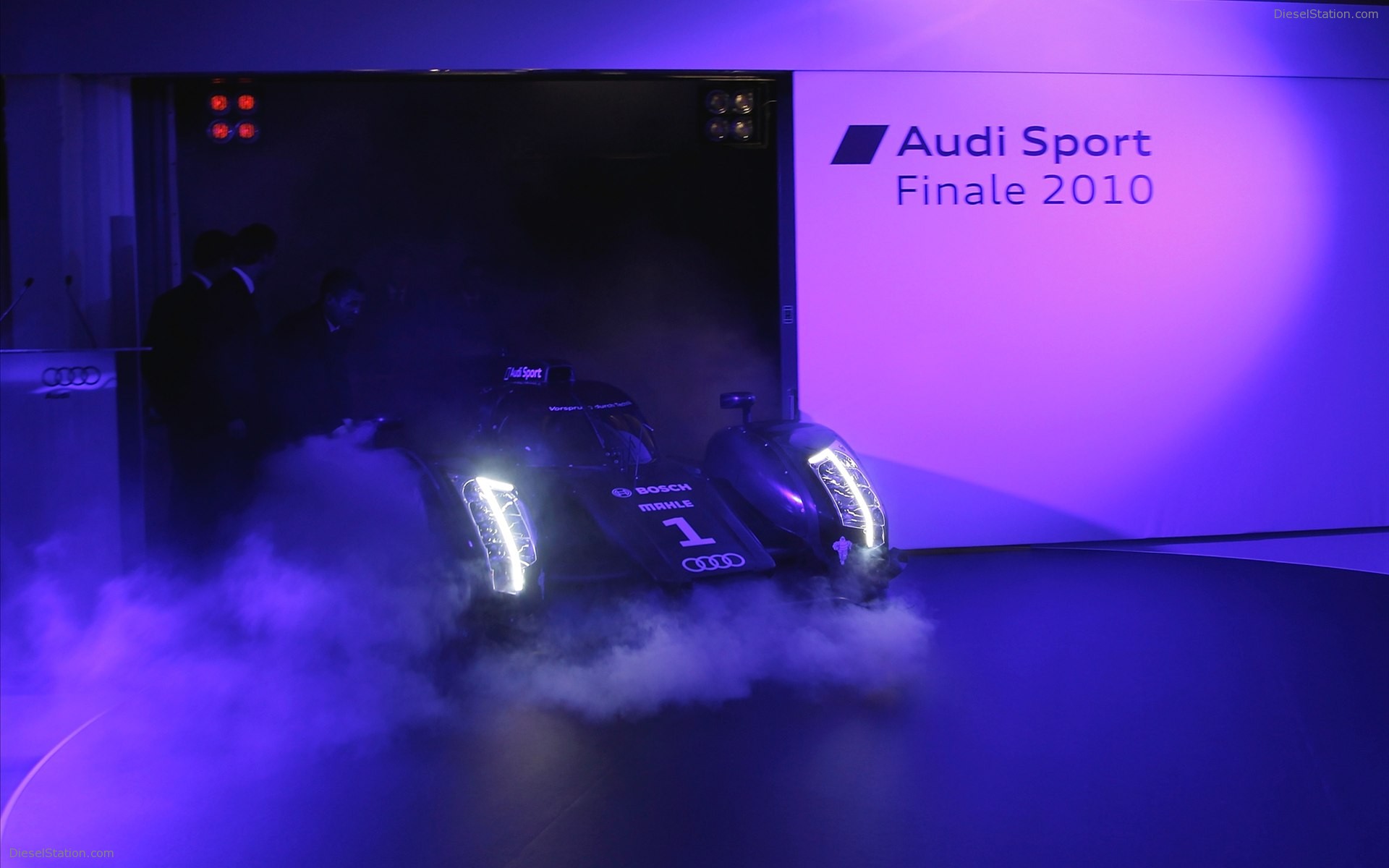 Audi R18 LMP1 Sports Car 2011