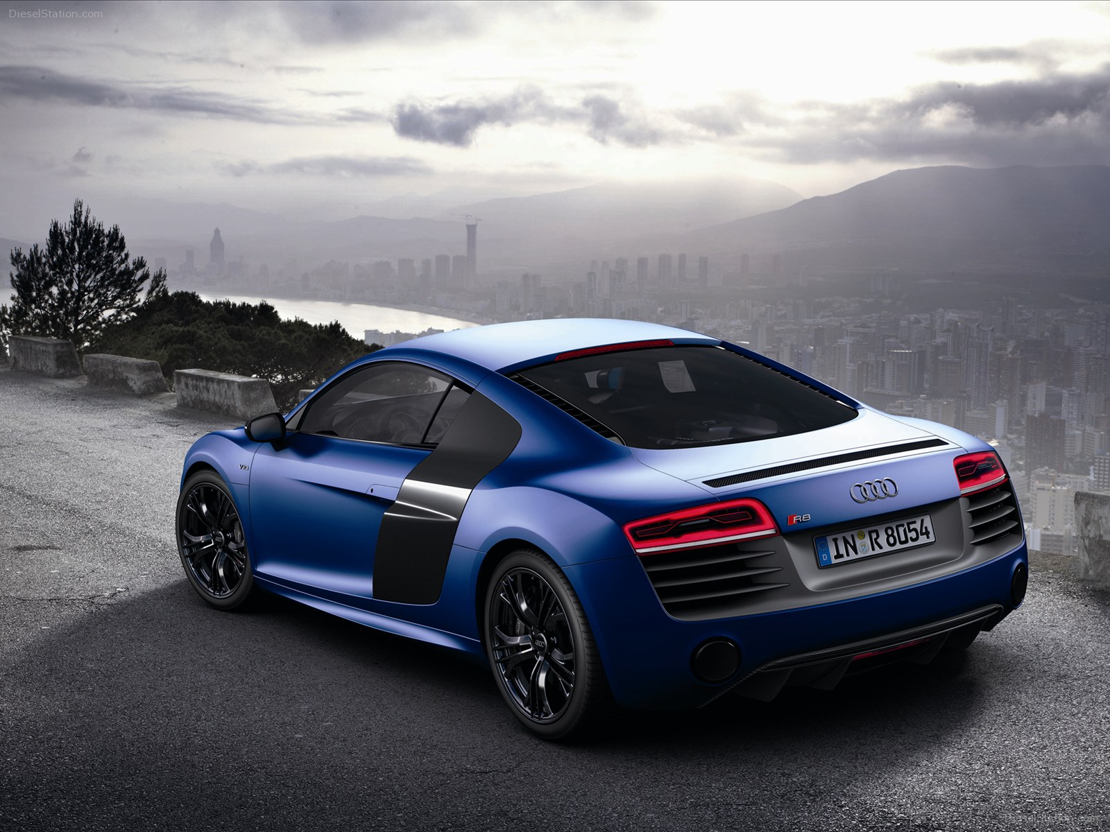 Audi R8 V10 Plus 2013