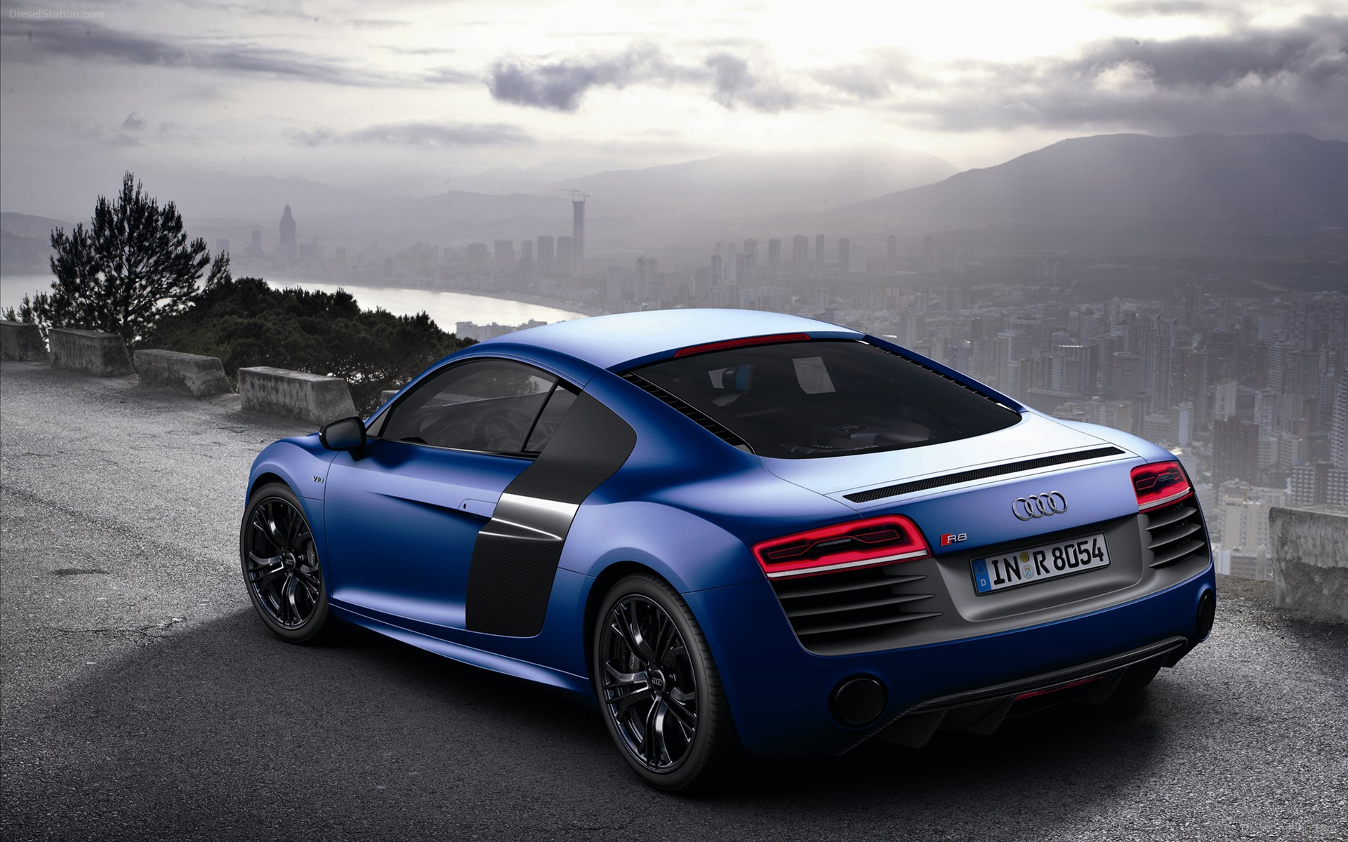 Audi R8 V10 Plus 2013