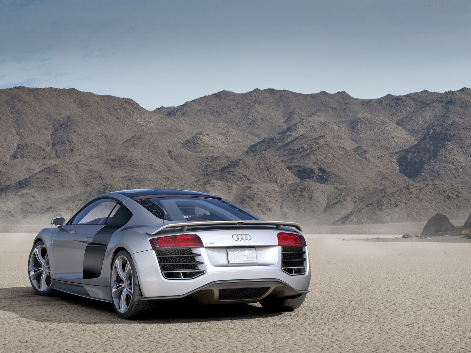 Audi R8 V12 TDI Concept Pics