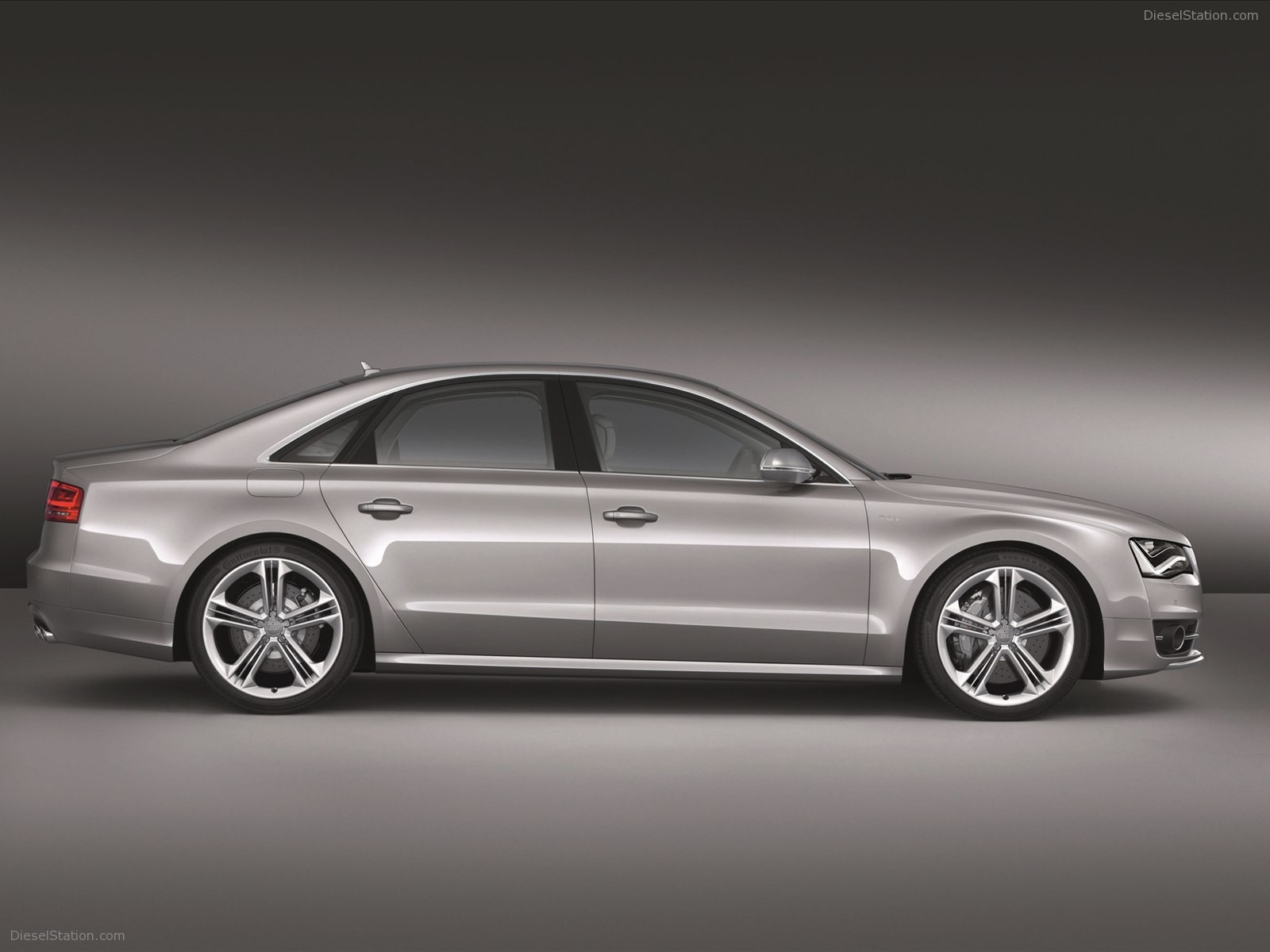 Audi S8 2013