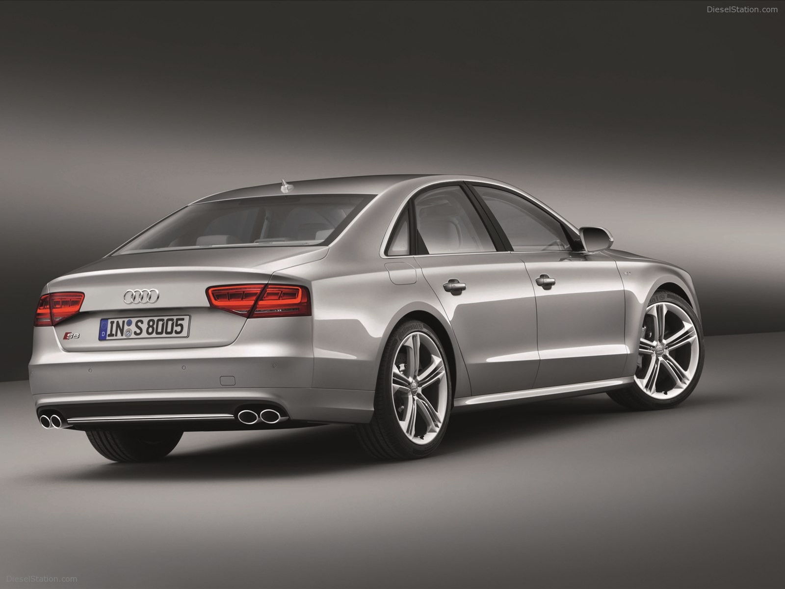 Audi S8 2013