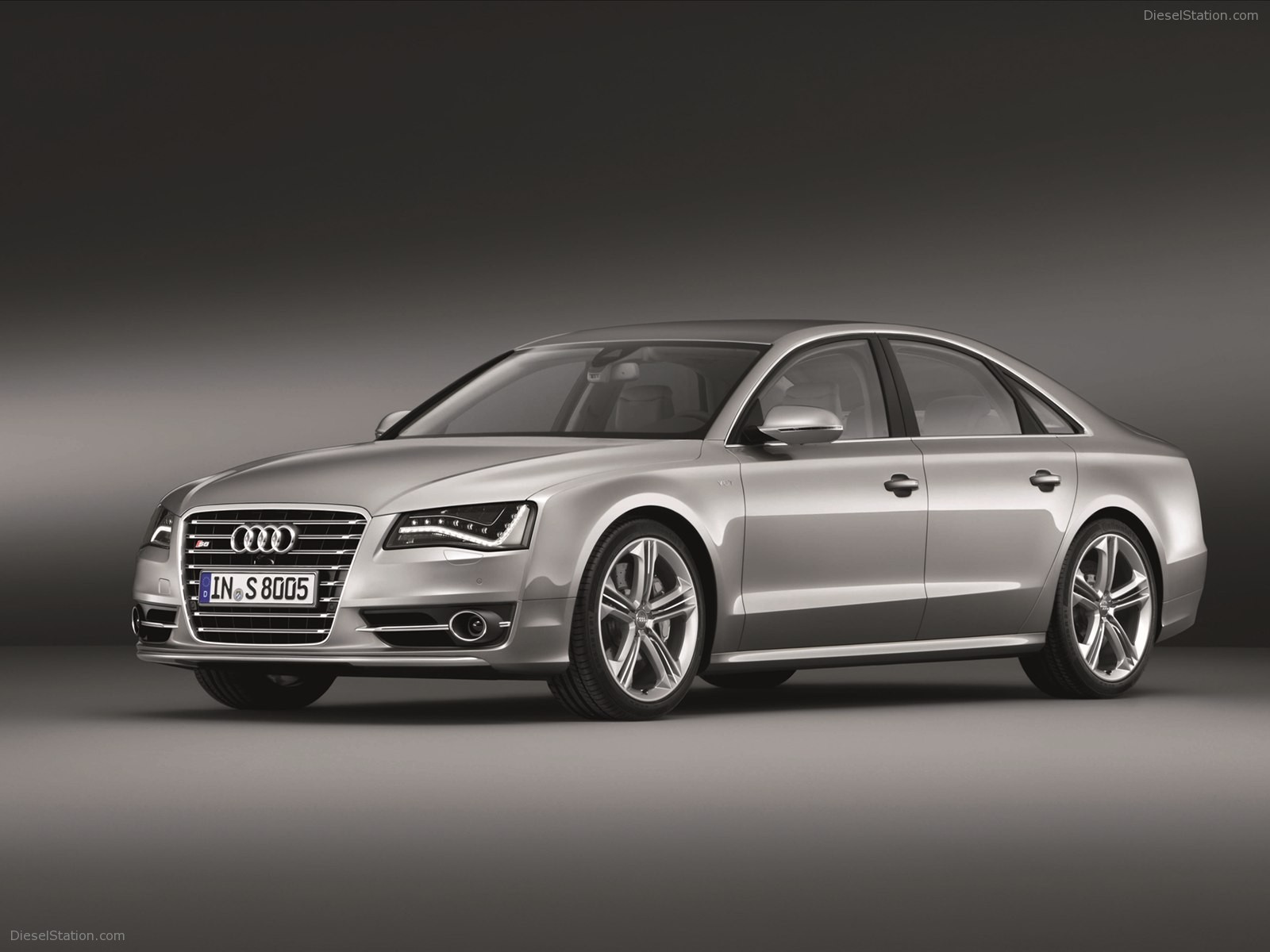 Audi S8 2013
